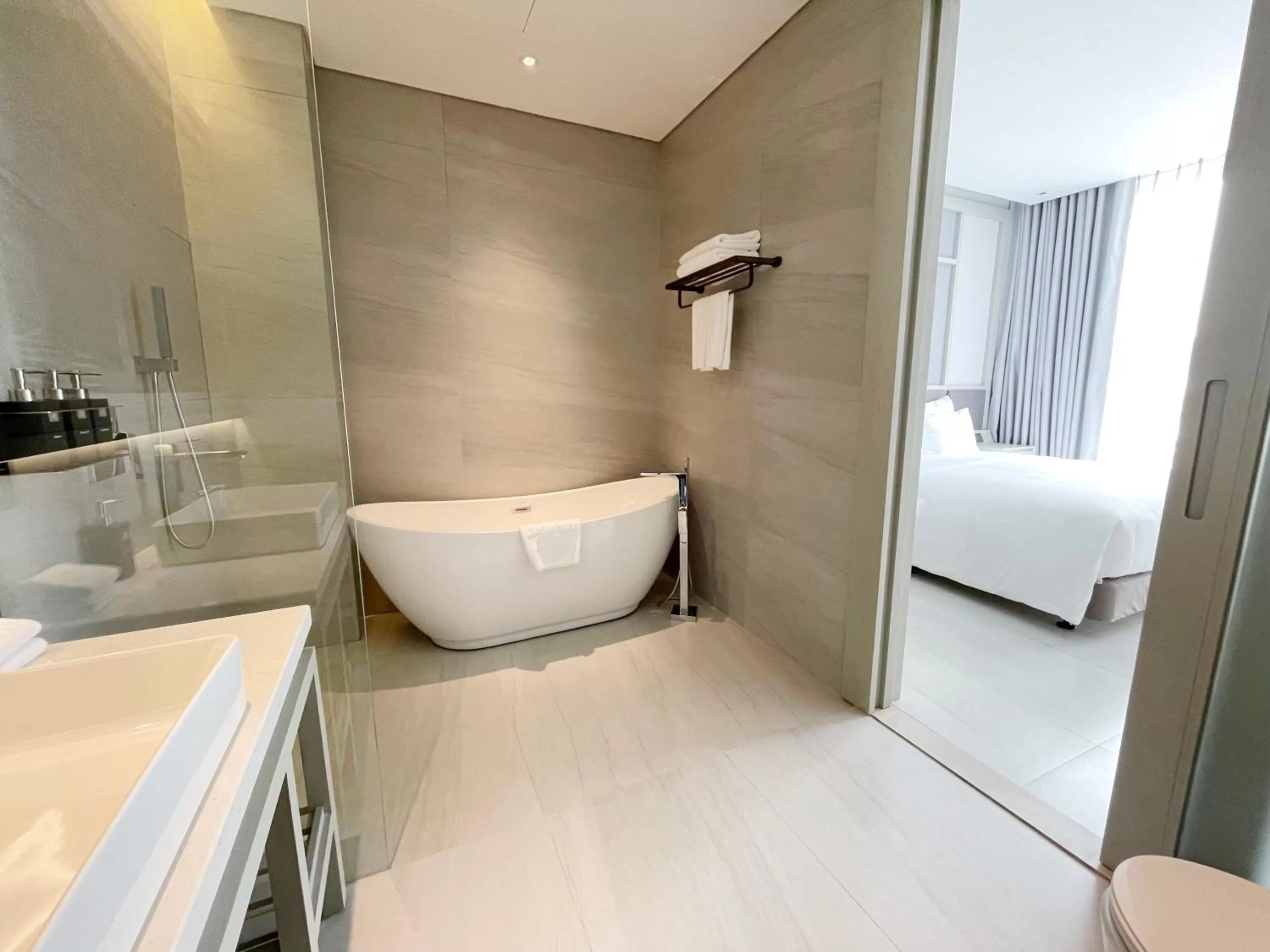 Bathroom, Bed in M City Hotel Saigon
