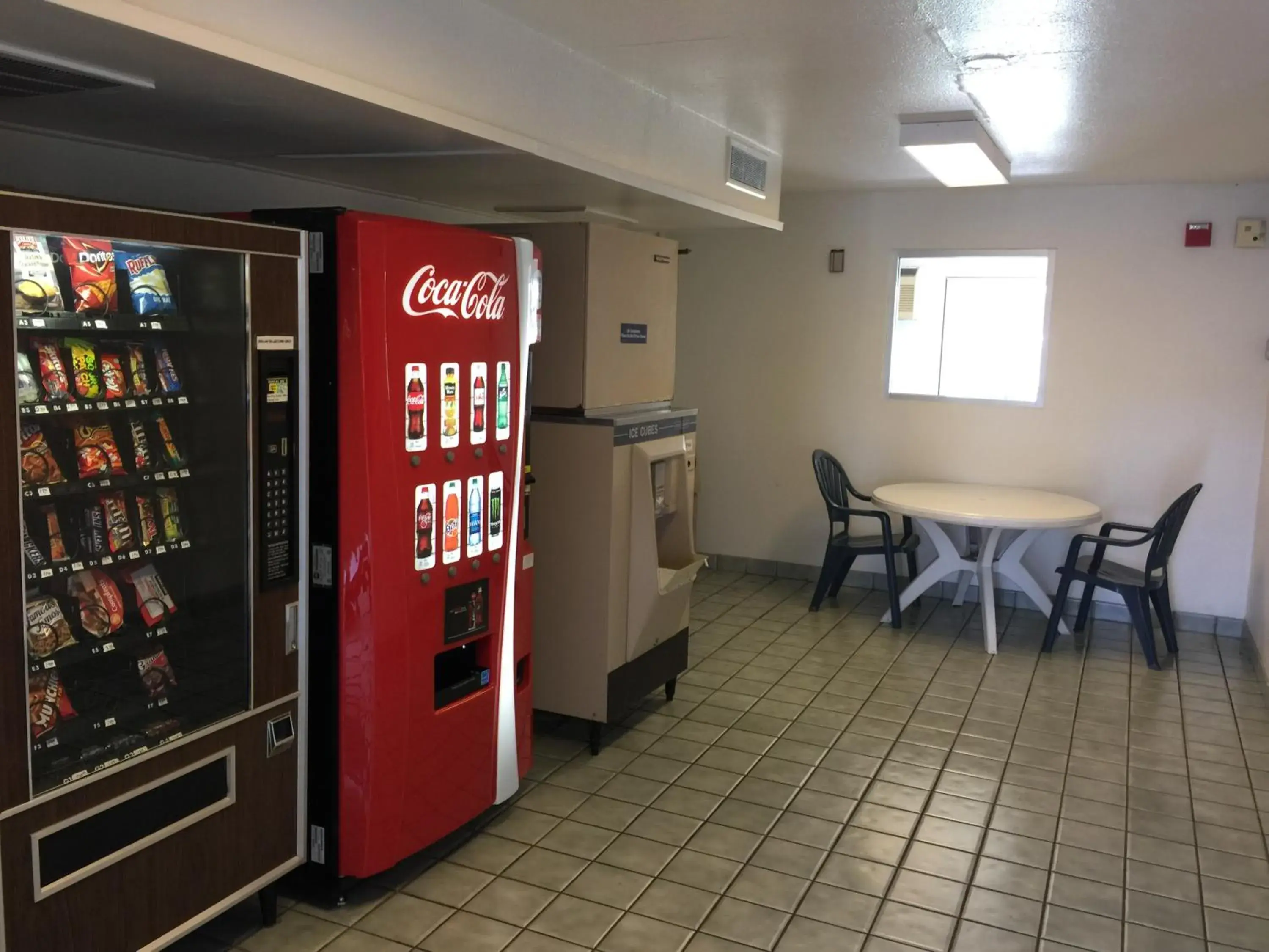 Other, Supermarket/Shops in Motel 6-Yreka, CA