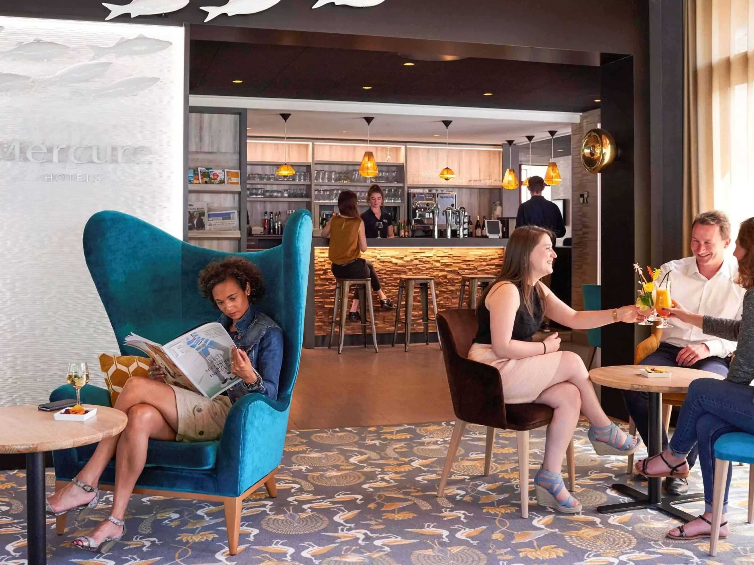 Lounge or bar, Guests in Mercure Dinan Port Le Jerzual