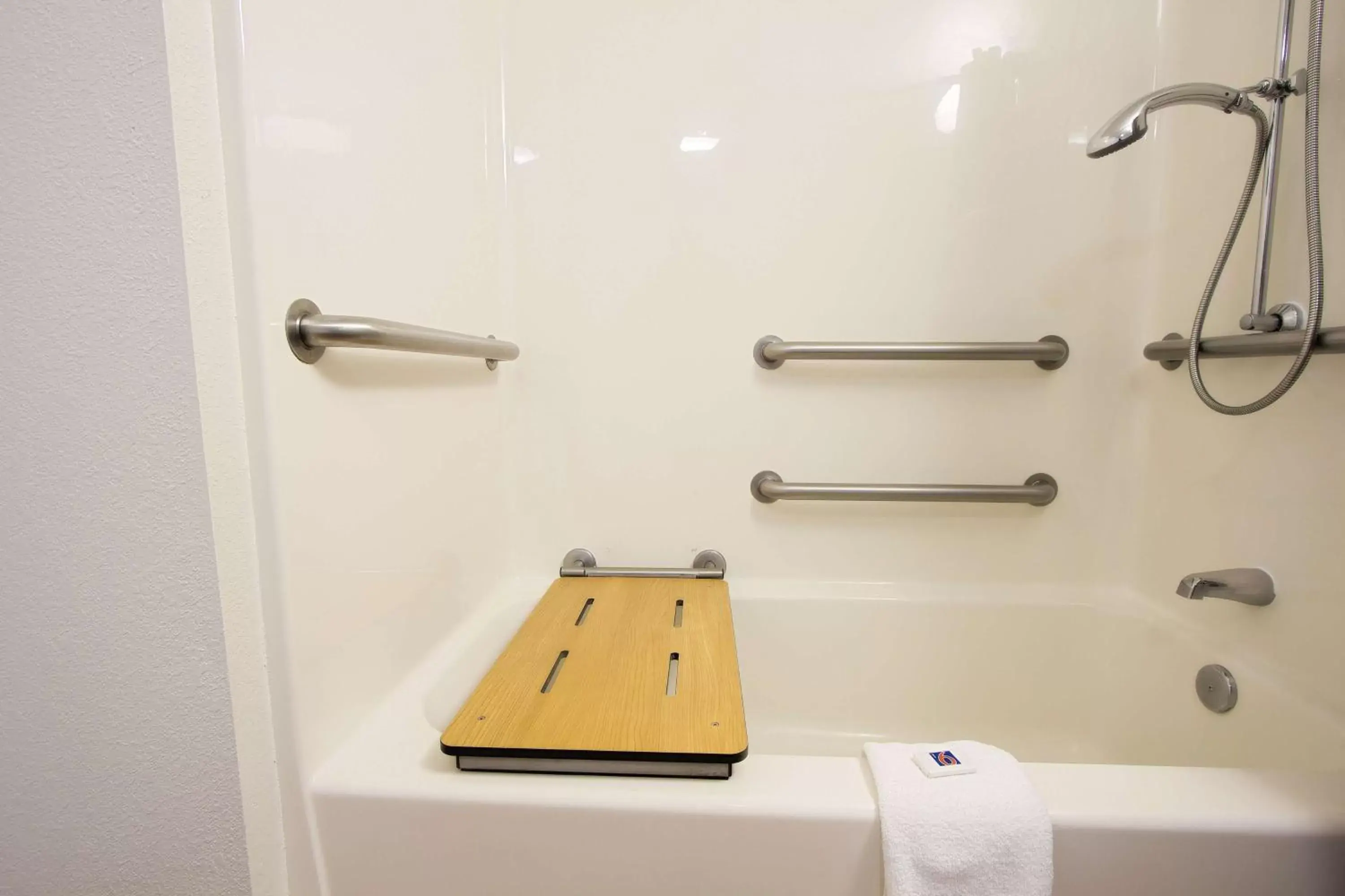 Shower, Bathroom in Motel 6-East Brunswick, NJ