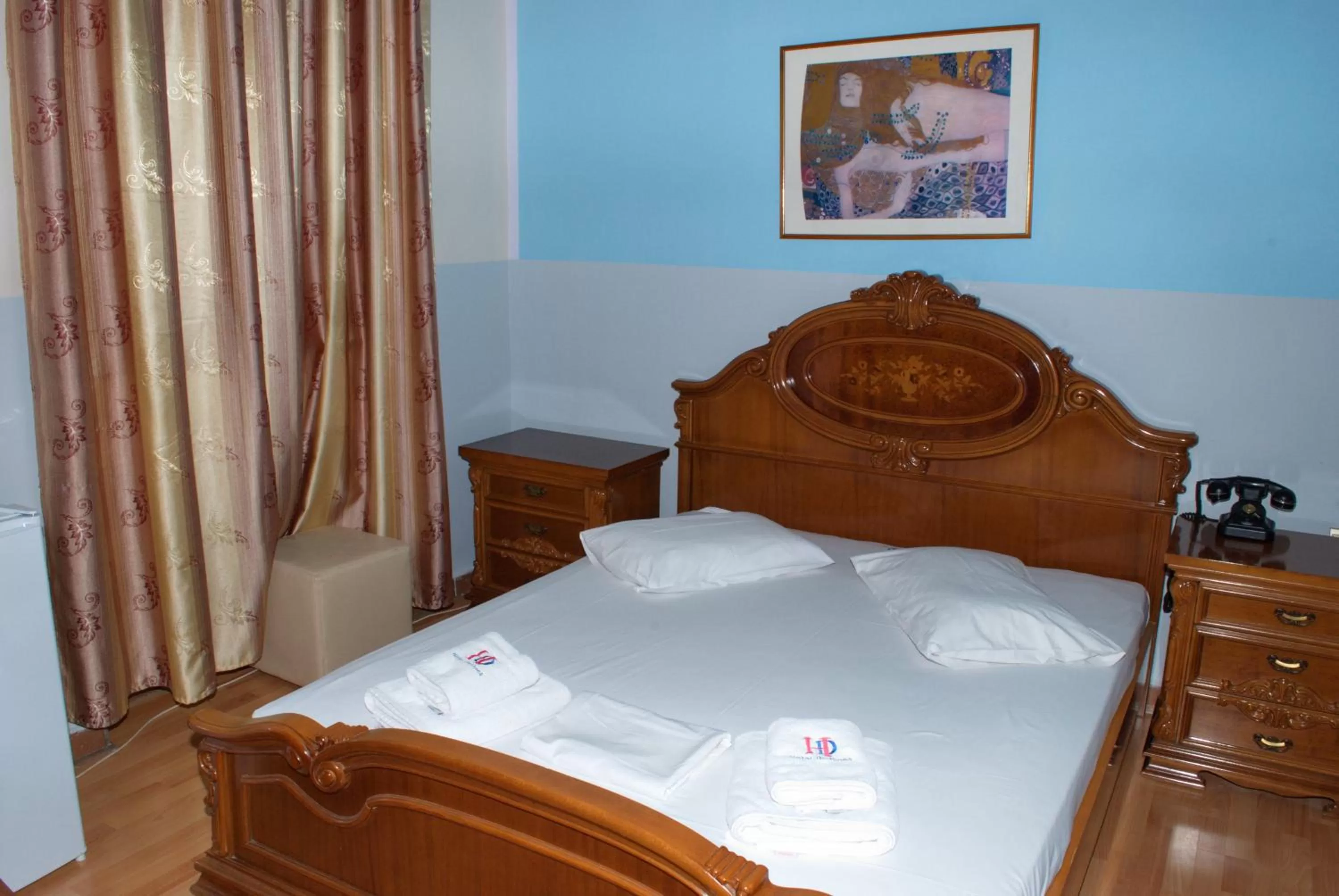 Bed in Diethnes Hotel