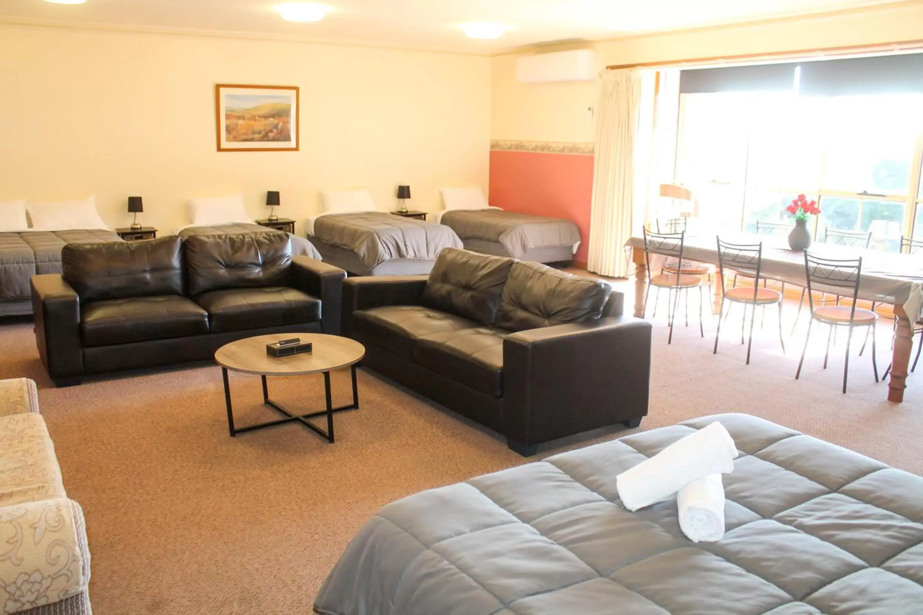 Photo of the whole room, Seating Area in St Georges Motor Inn