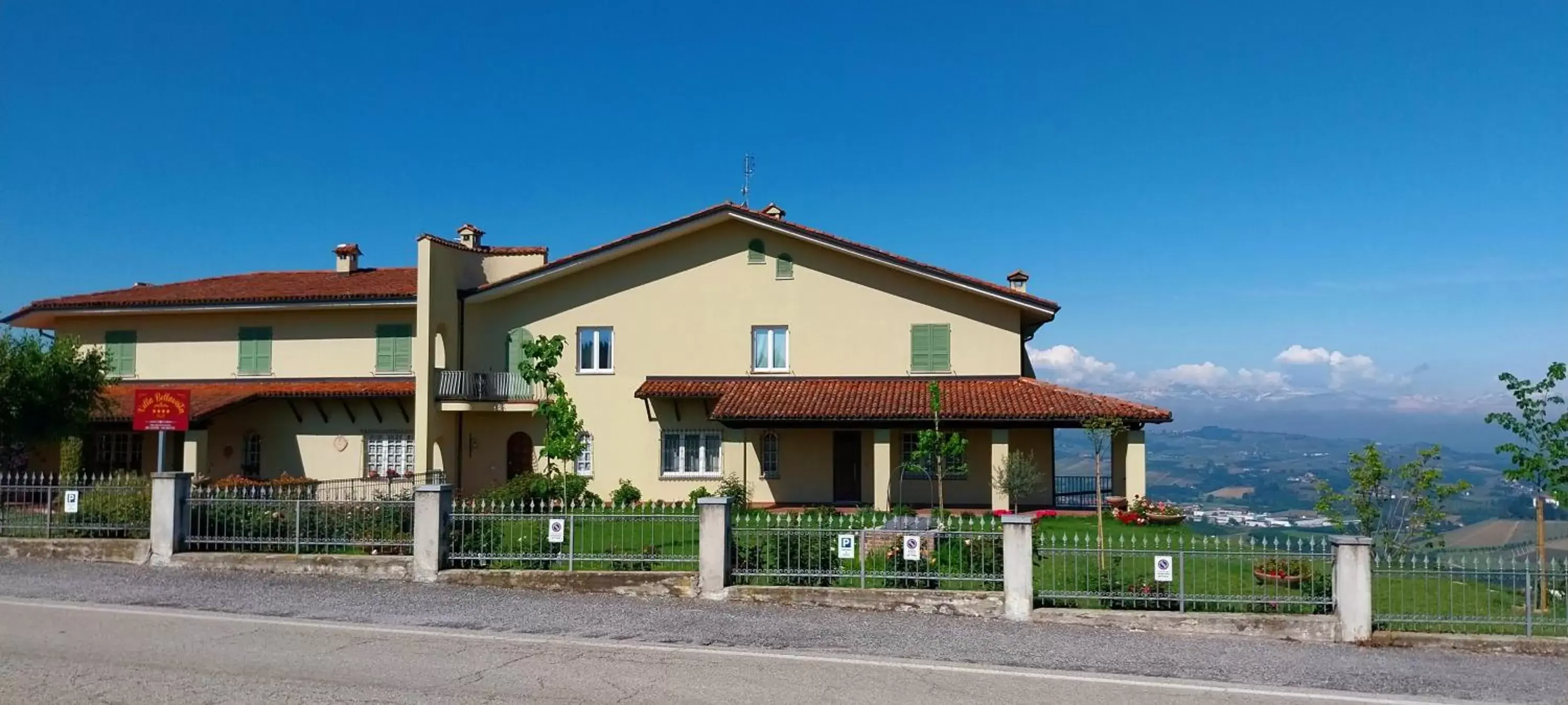 Property Building in Villa Bellavista Alba, B&B