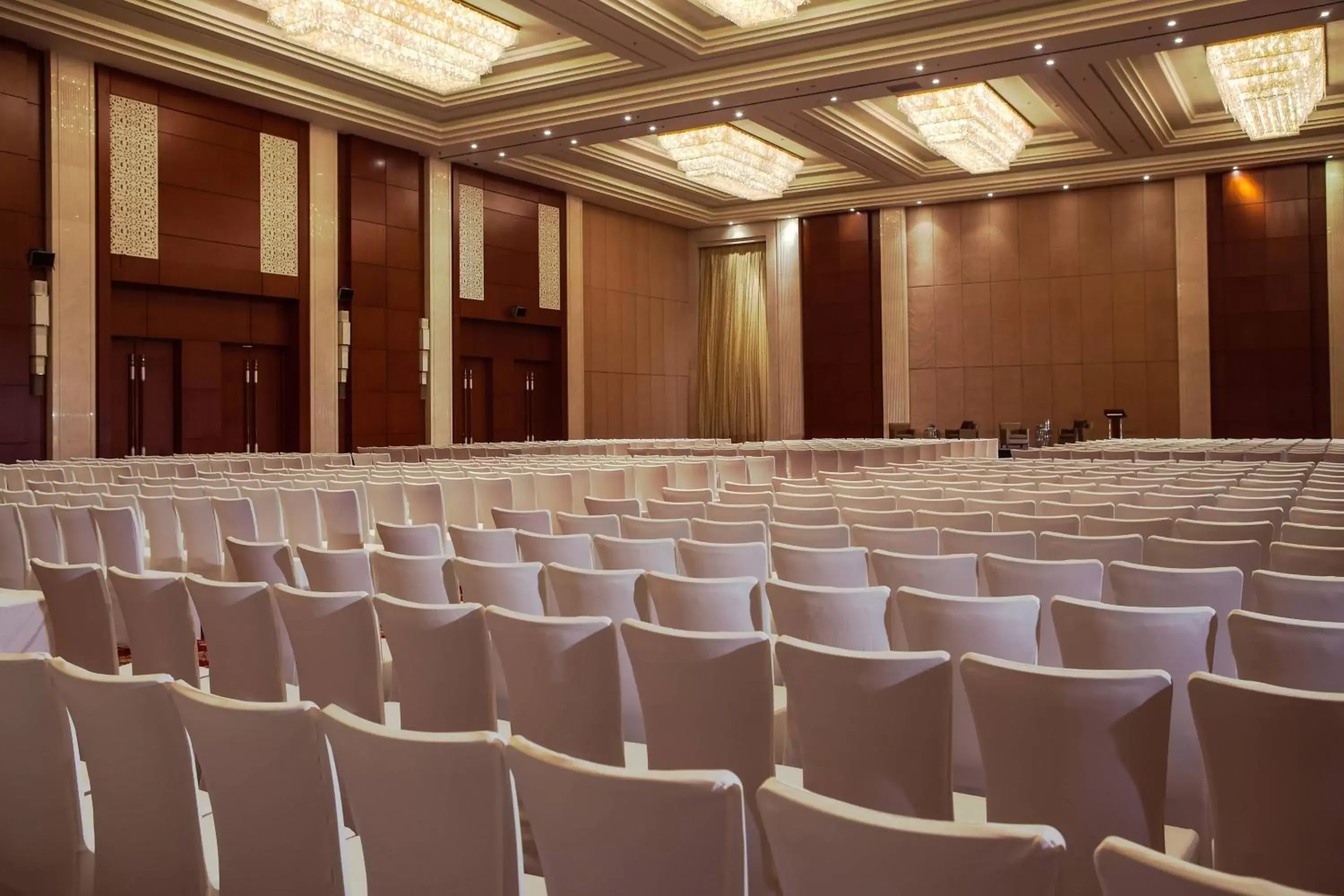 Meeting/conference room, Banquet Facilities in Renaissance Tianjin Lakeview Hotel