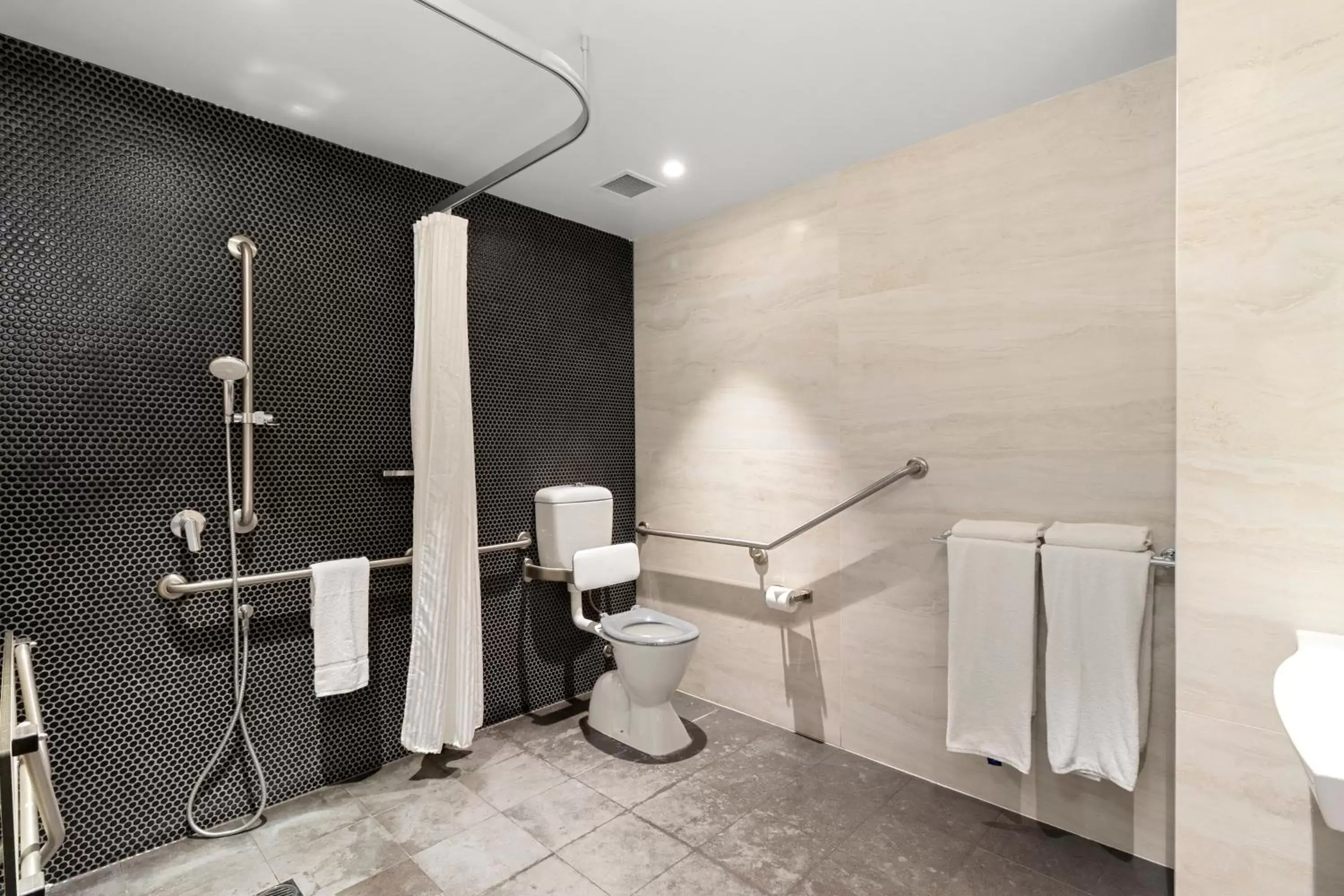 Toilet, Bathroom in Quality Hotel Rules Club Wagga