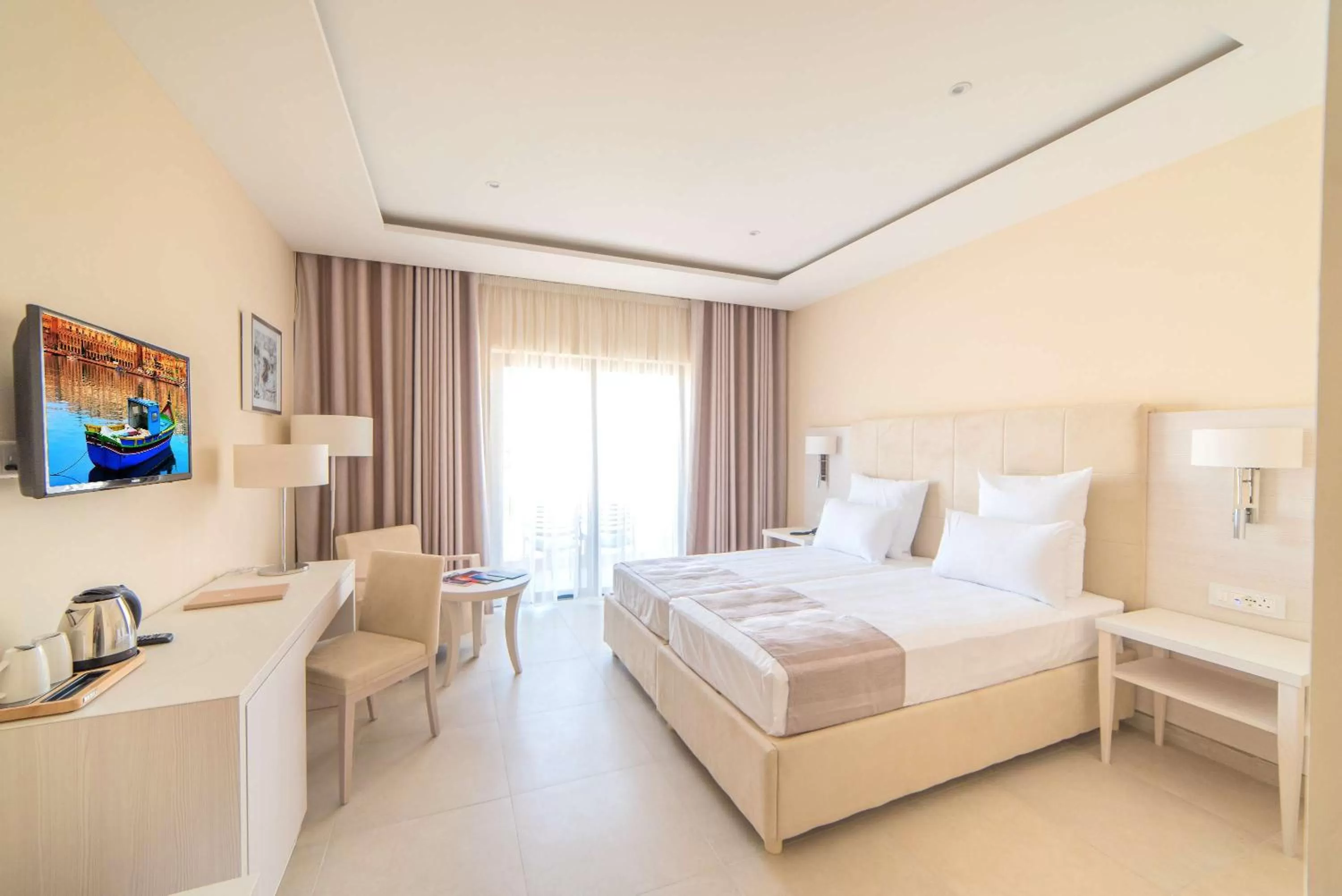 Deluxe Double or Twin Room with Balcony in Maritim Antonine Hotel & Spa