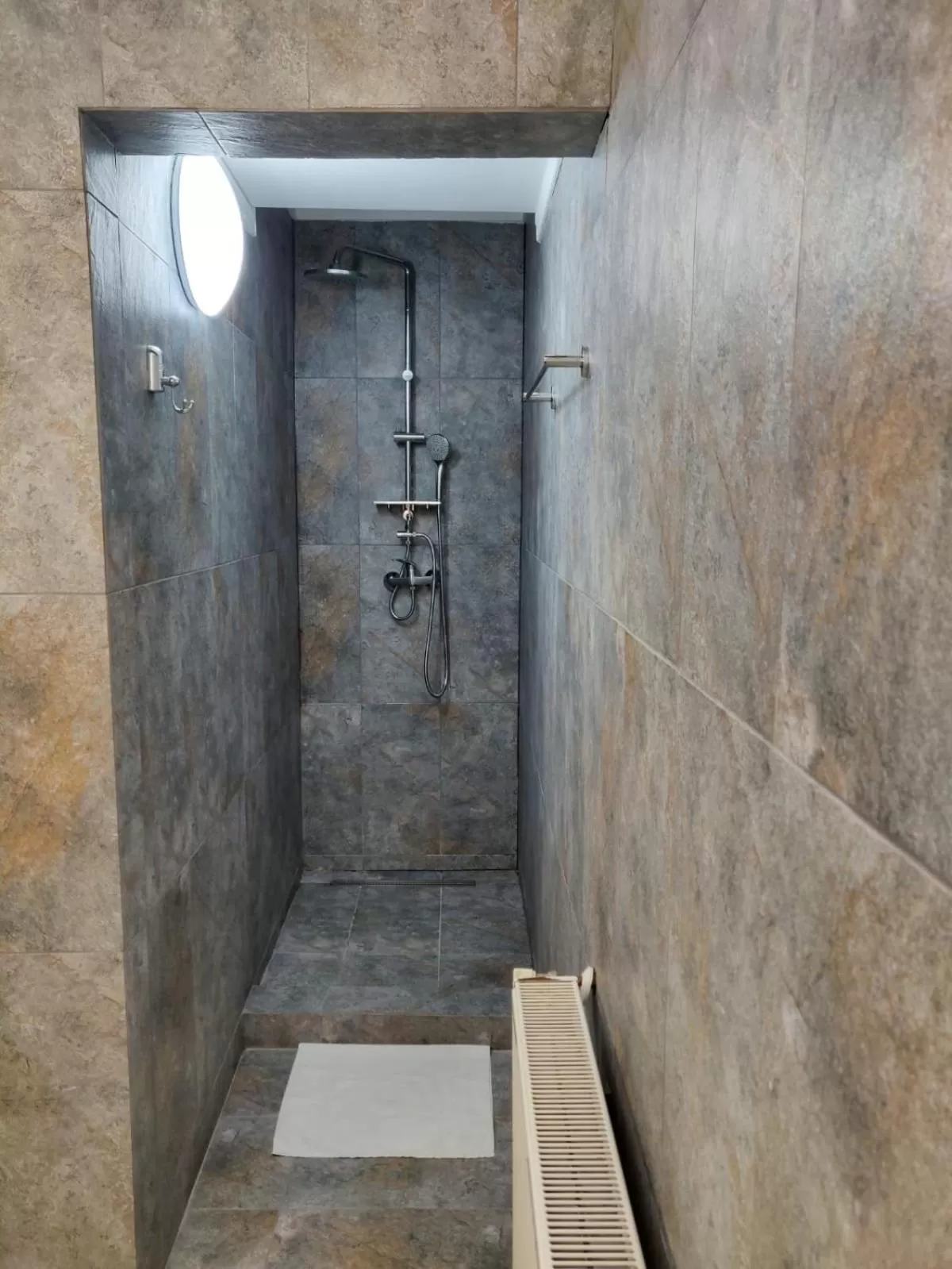 Bathroom in Pensiunea Pictorilor