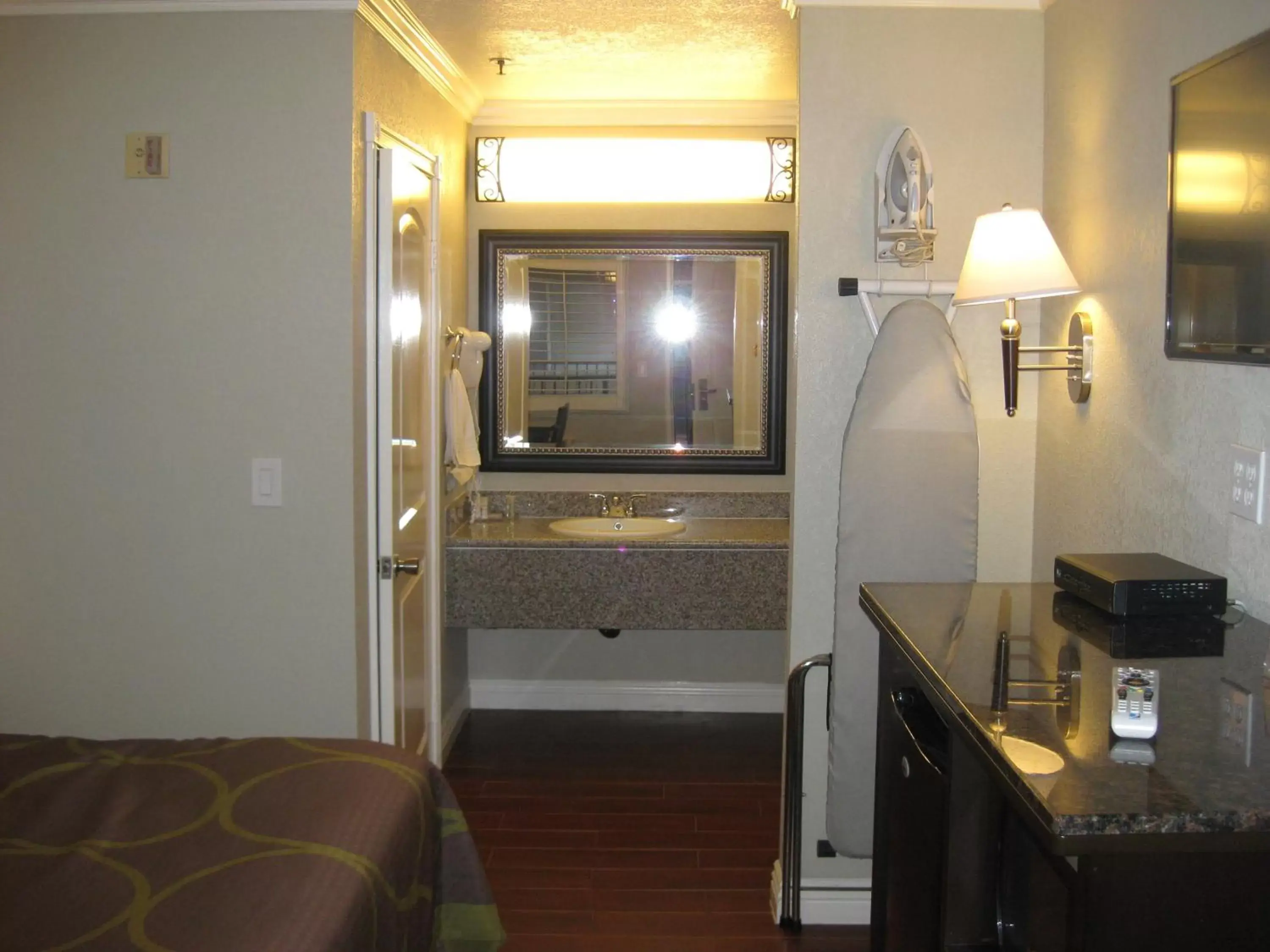 Photo of the whole room, Kitchen/Kitchenette in Super 8 By Wyndham Inglewood/LAX