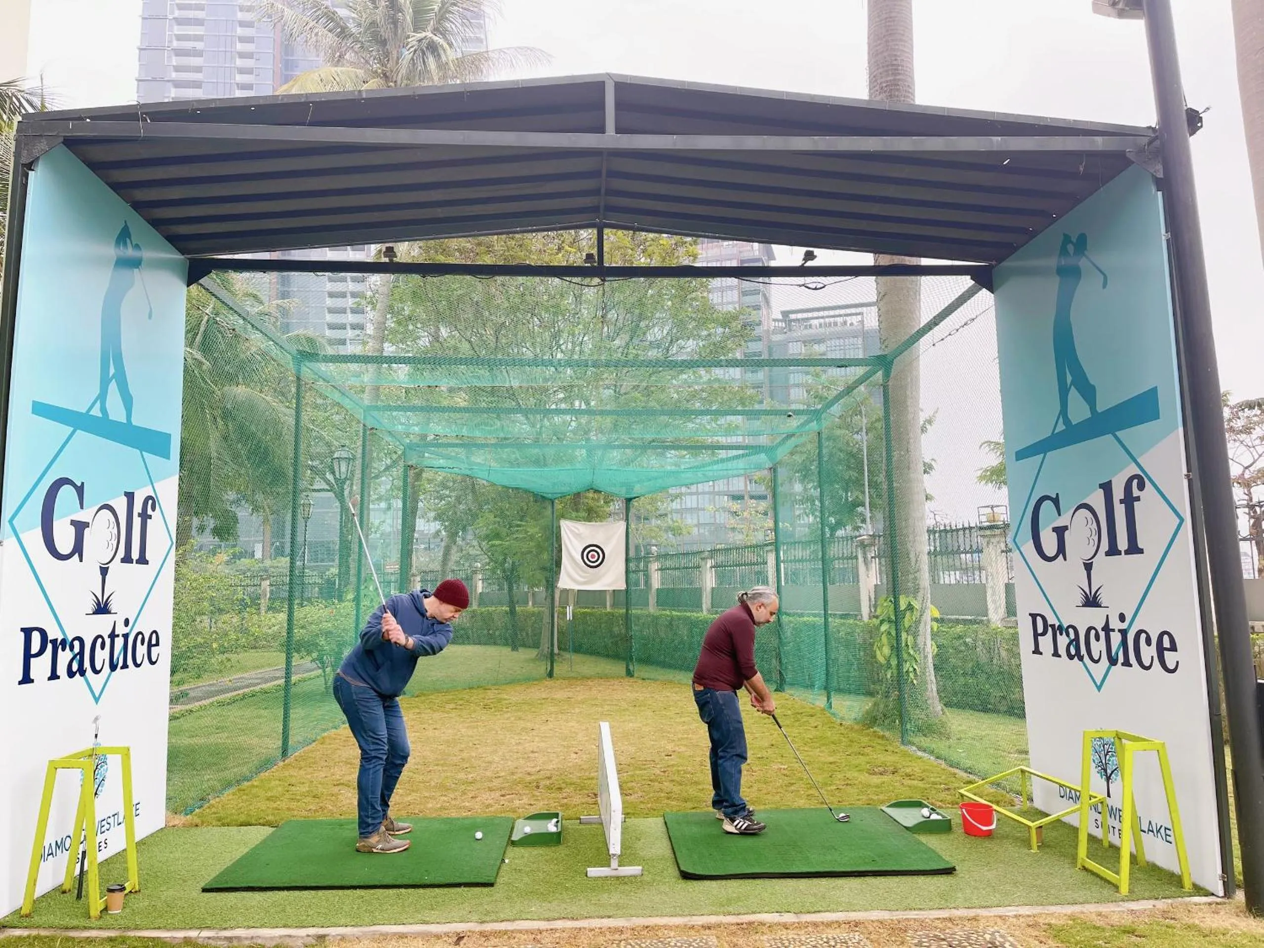 Minigolf in Diamond Westlake Suites