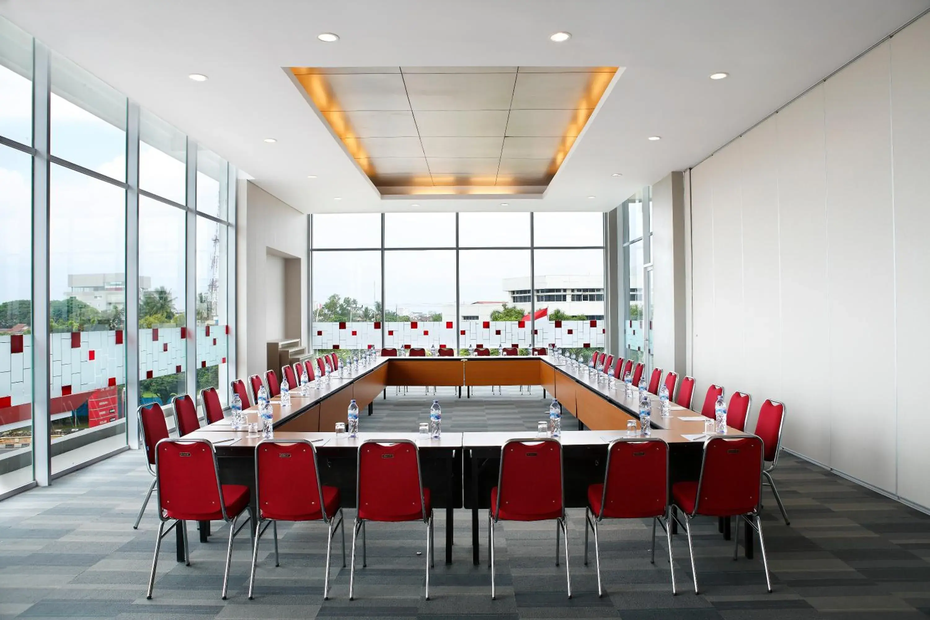 Business facilities in Amaris Hotel Palembang