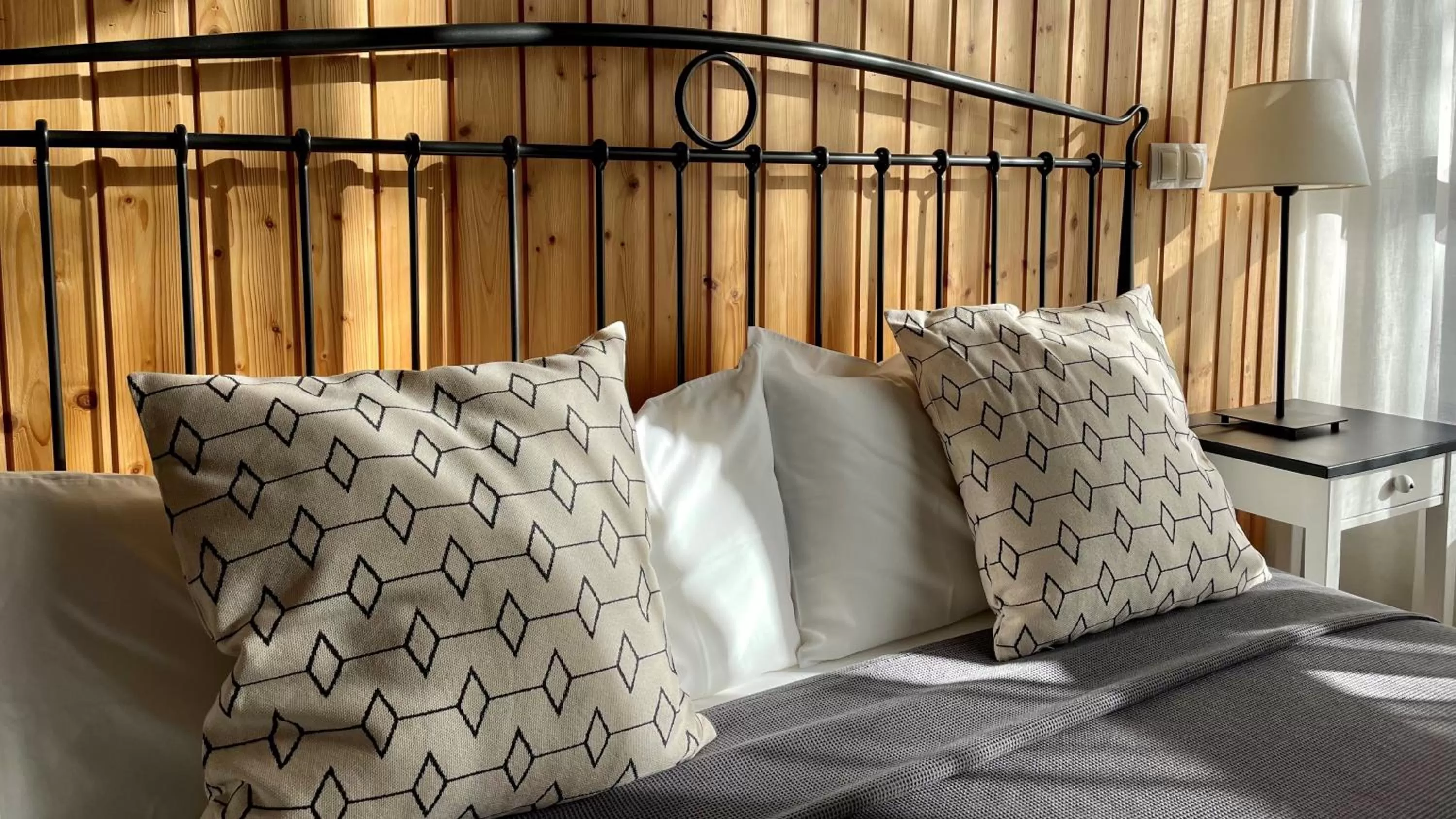 Decorative detail, Bed in MD Modern Hotel - Jardines