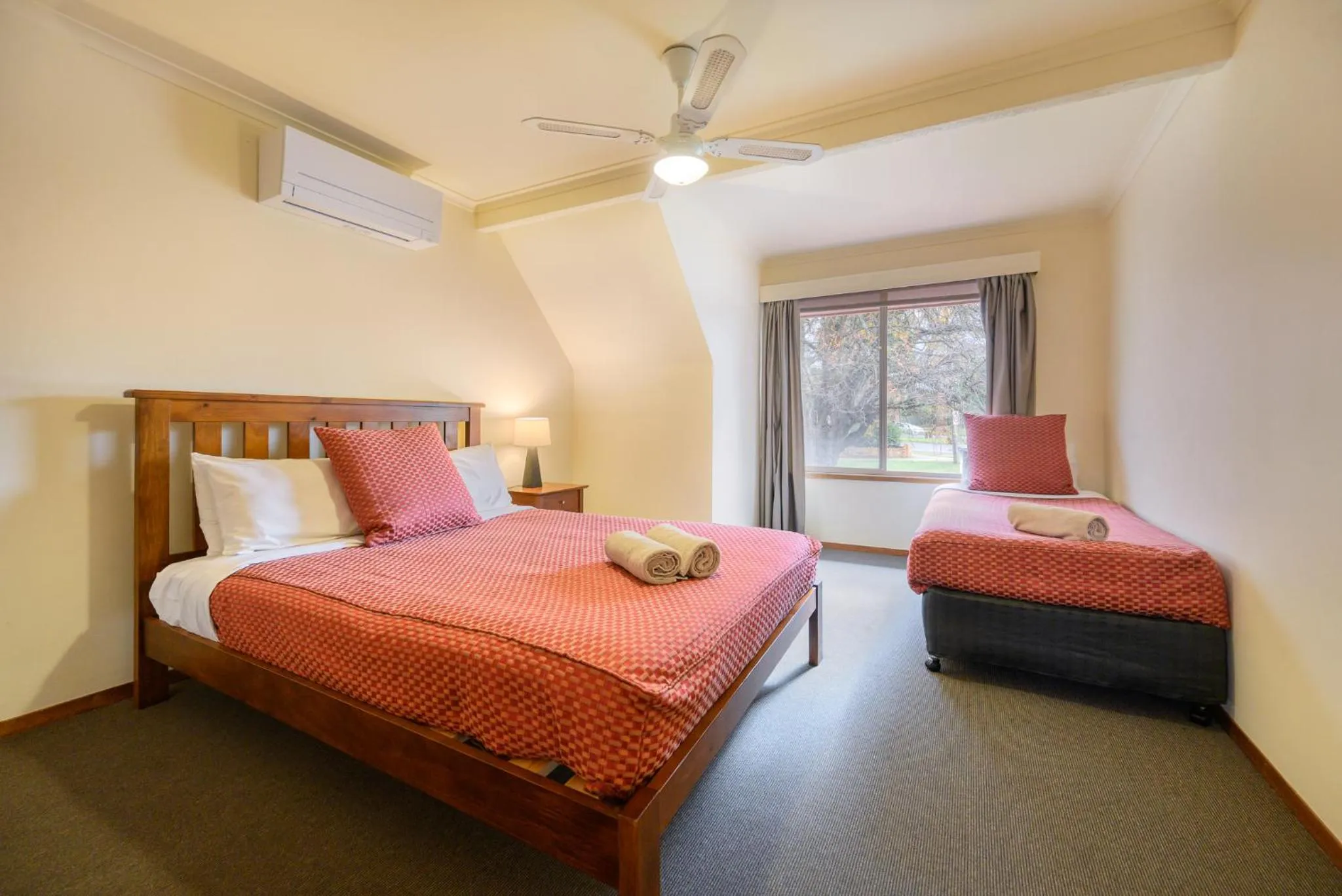 Bedroom, Bed in AAt 28 Goldsmith Motel