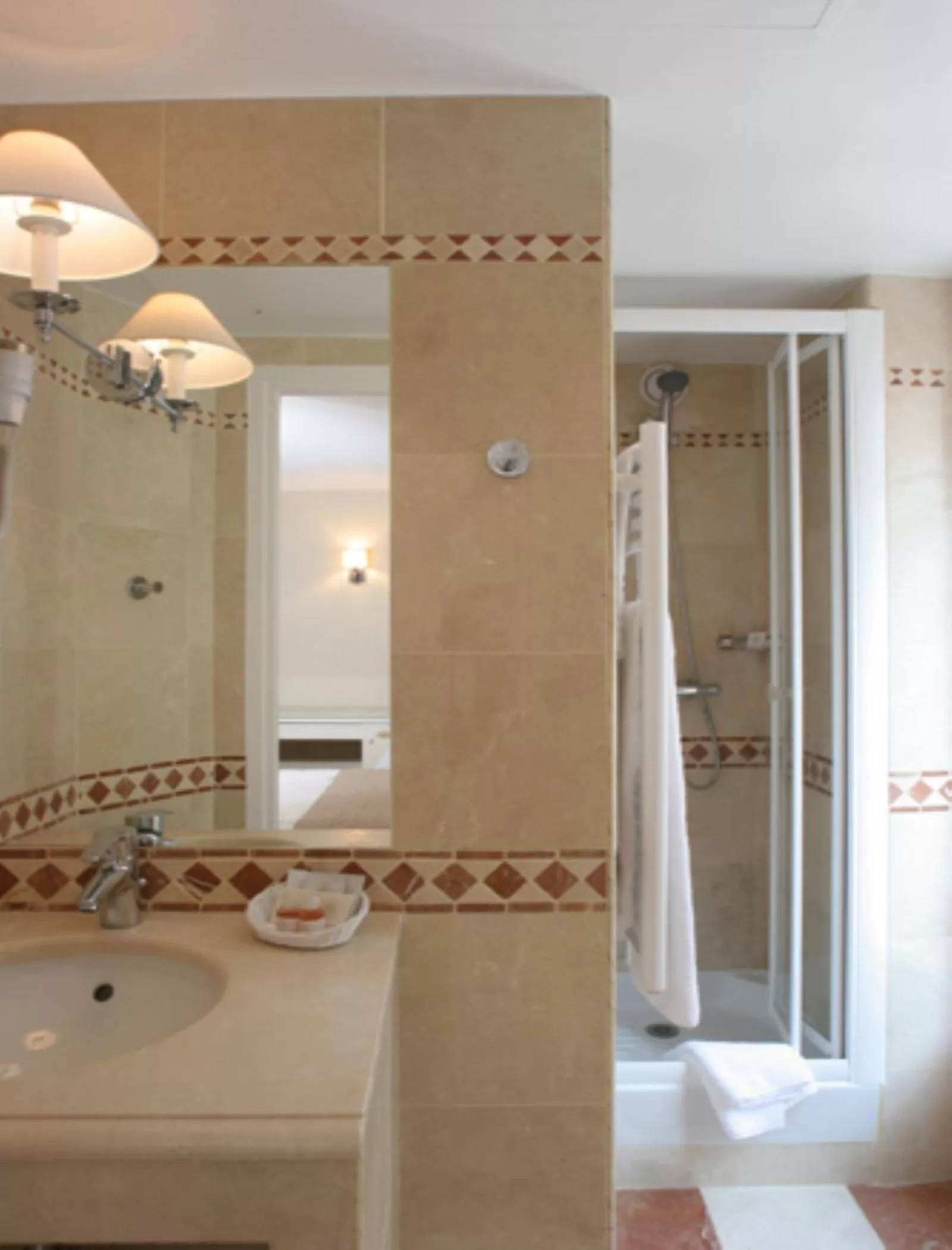 Bathroom in Acacias Etoile