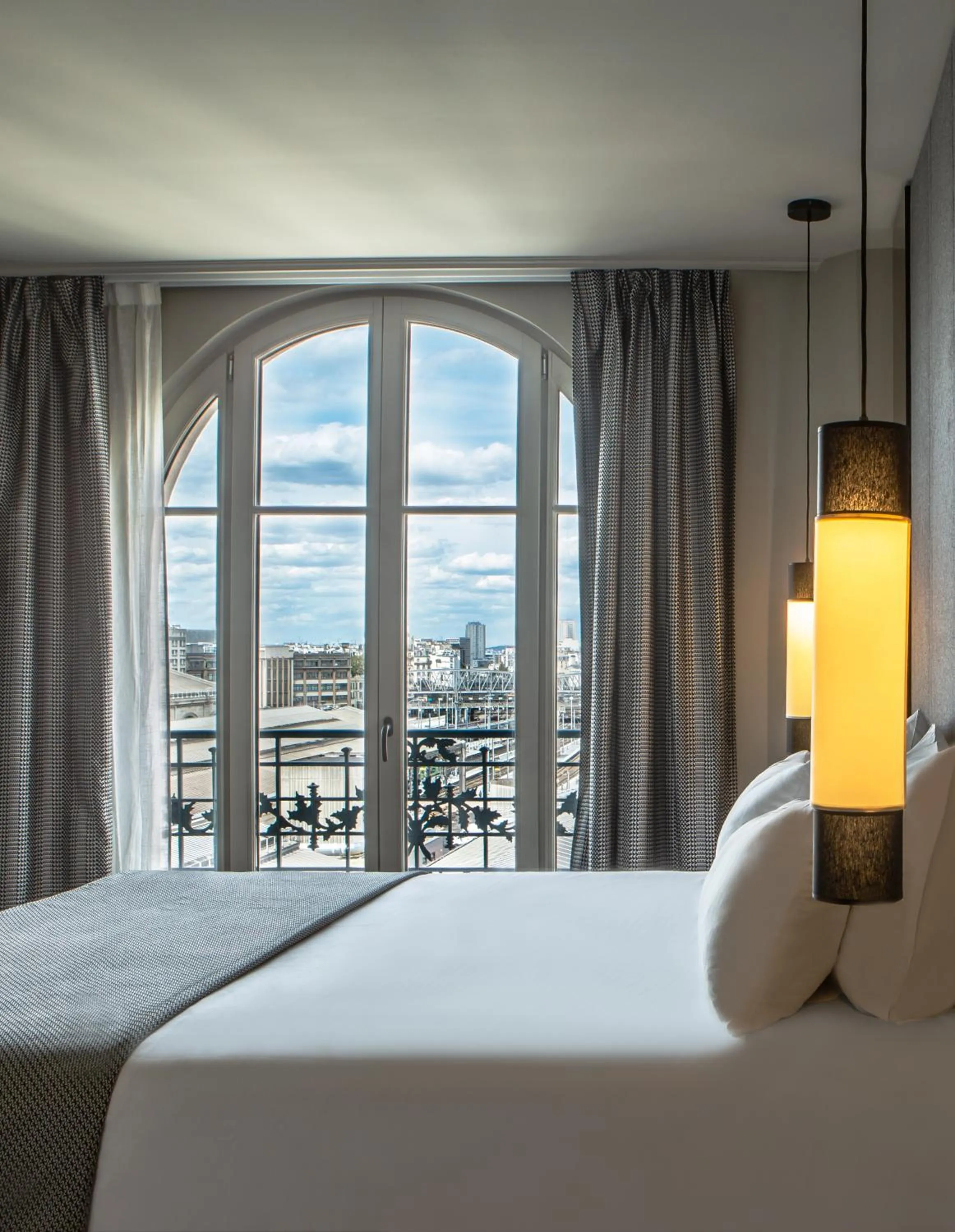 Bed in ibis Styles Paris Gare du Nord TGV