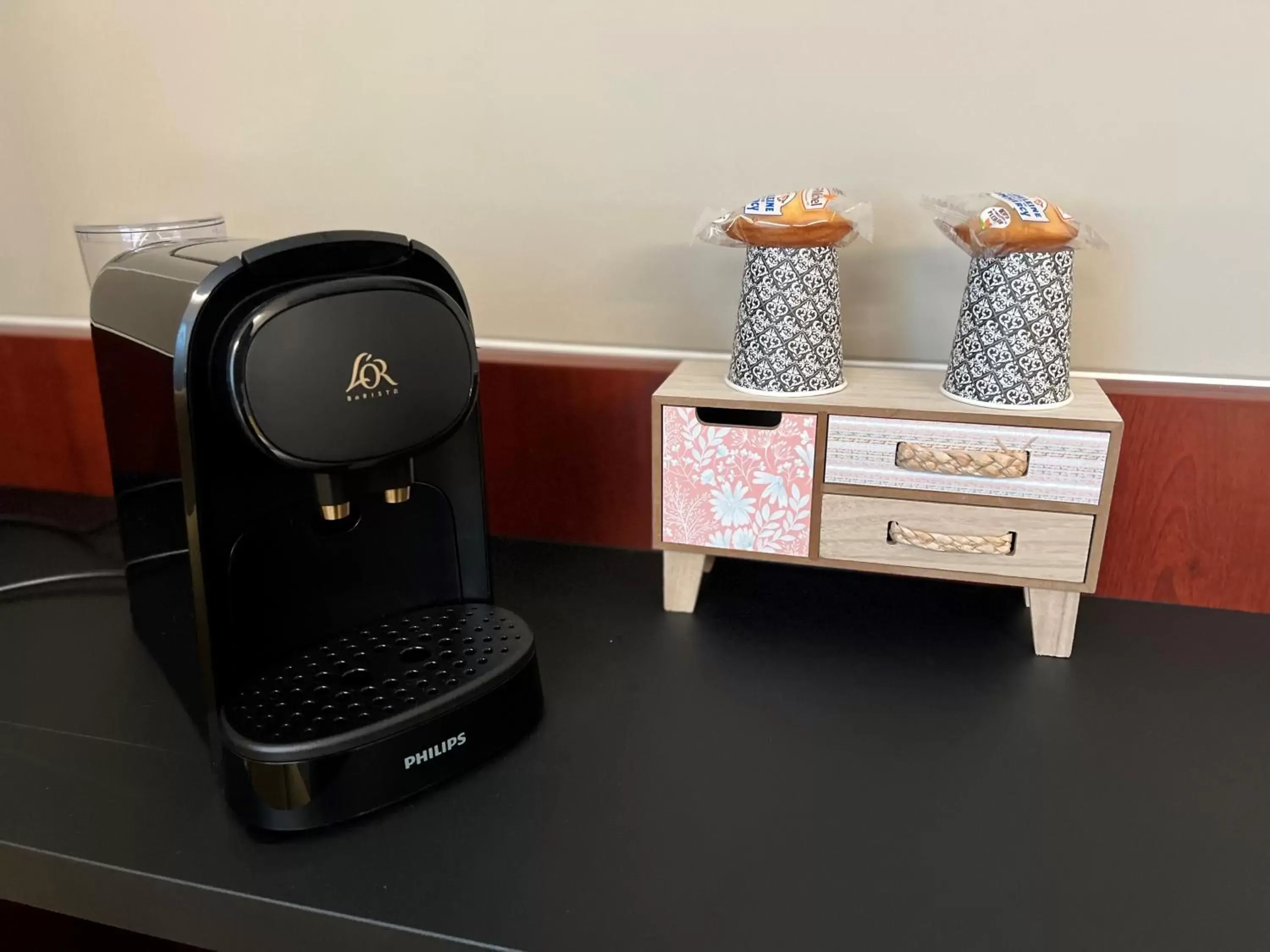 Coffee/tea facilities in Logis Hotel Center