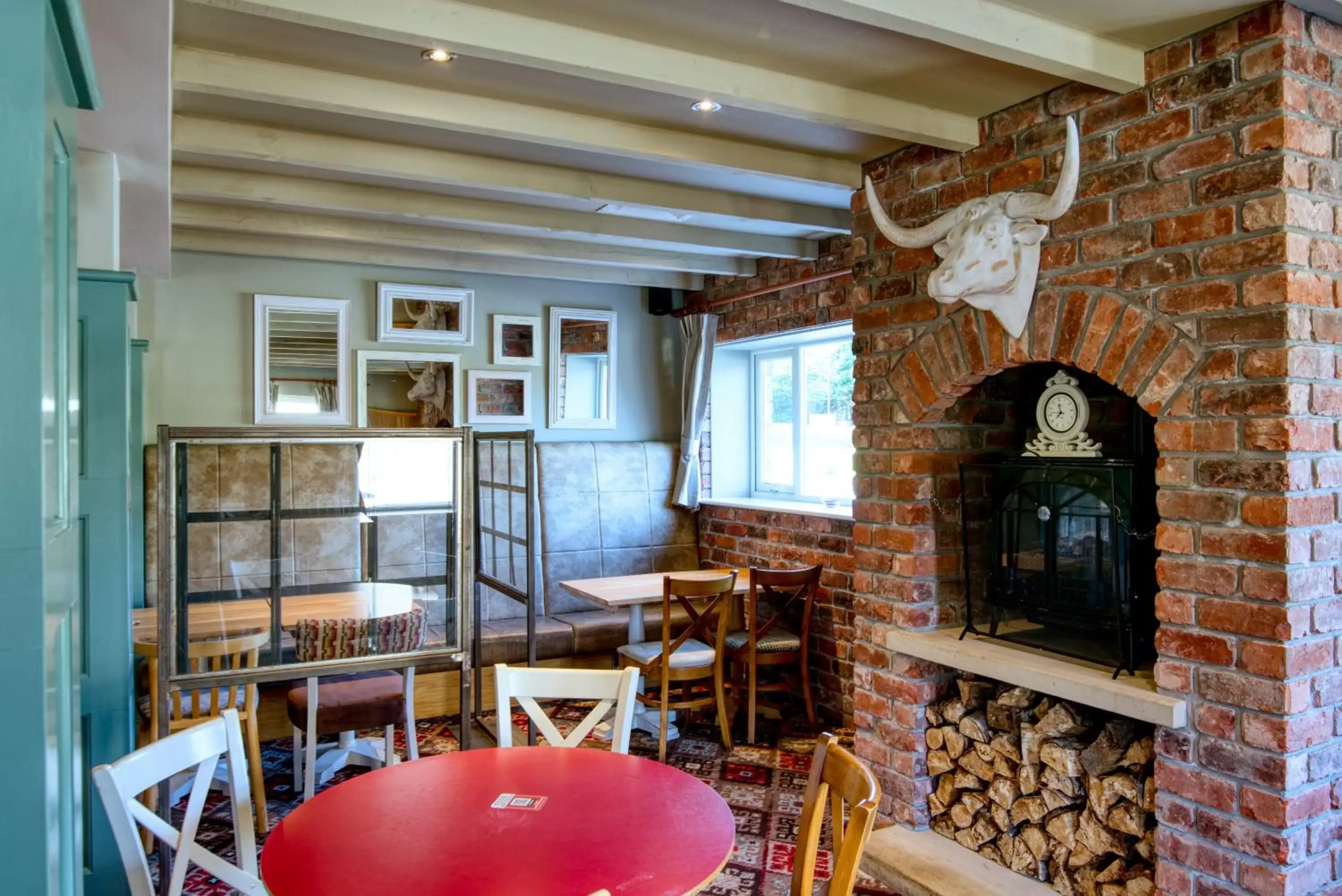 Restaurant/places to eat in Queen of the Loch, Balloch by Marston's Inns