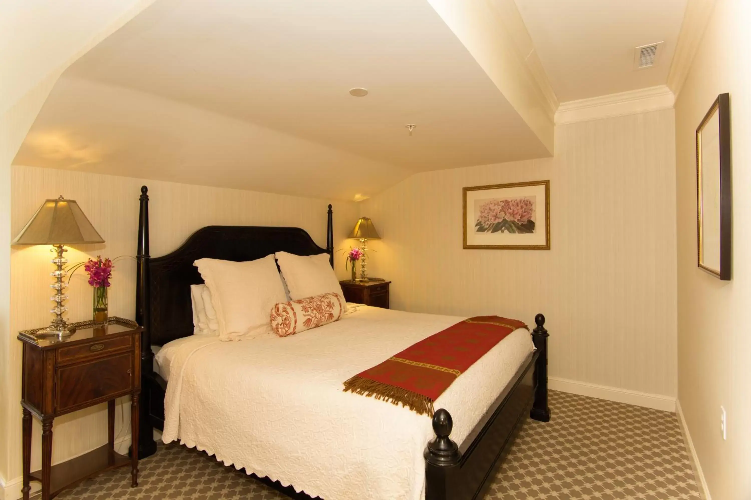 Bed in Saybrook Point Resort & Marina