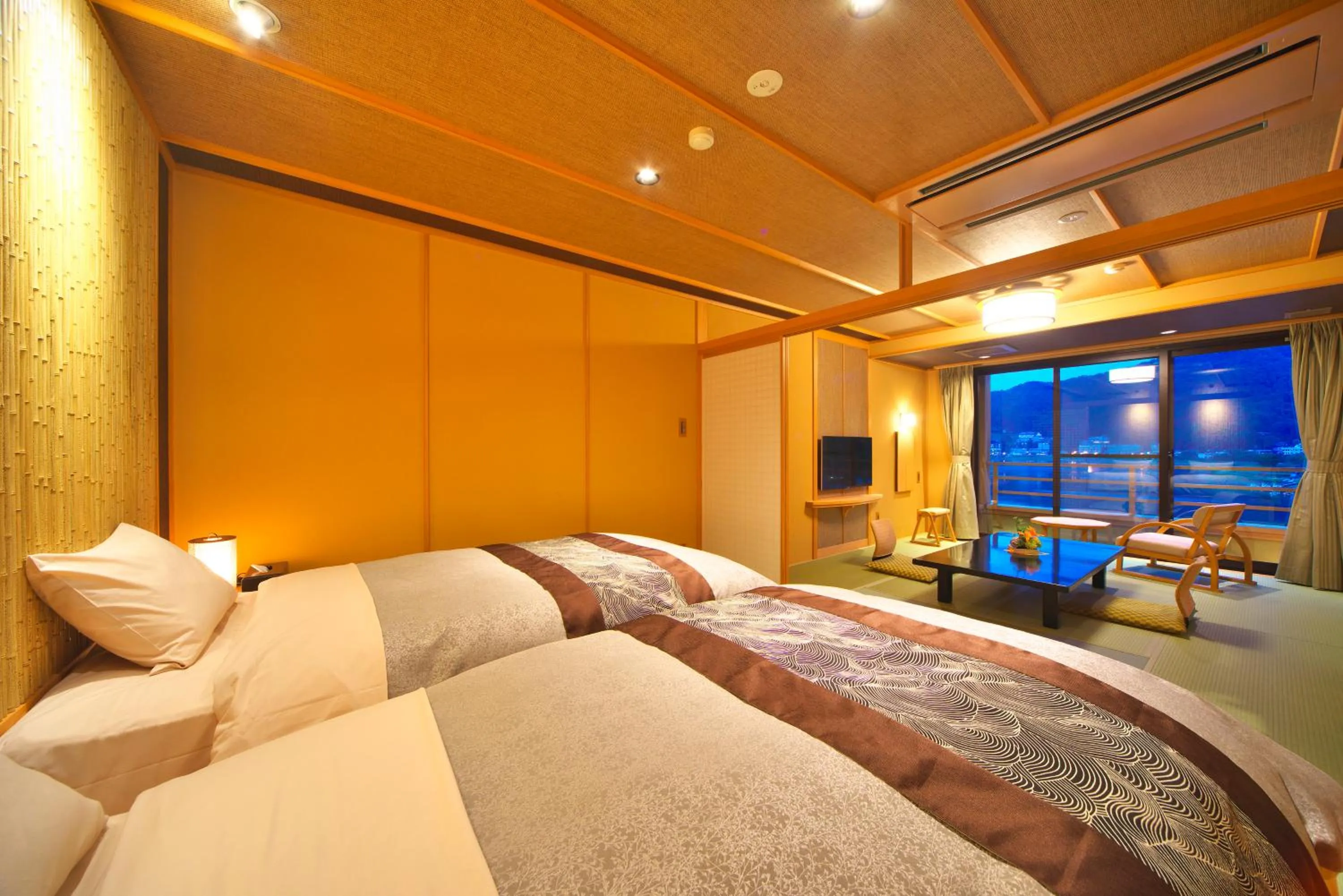 Lake view, Bed in Kasuitei Ooya