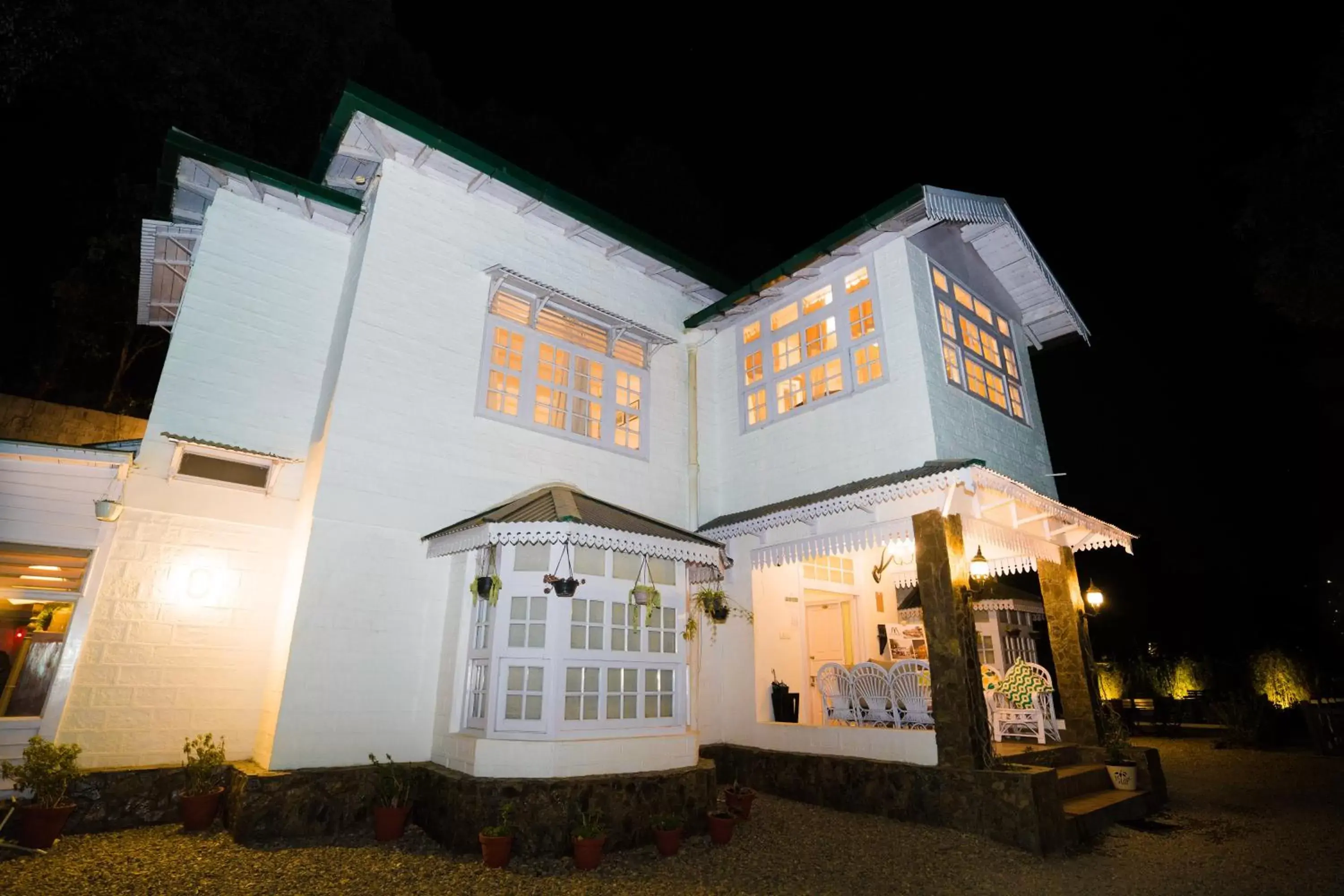 Property building in Bhikampur Lodge By Howard Property building in Bhikampur Lodge By Howard