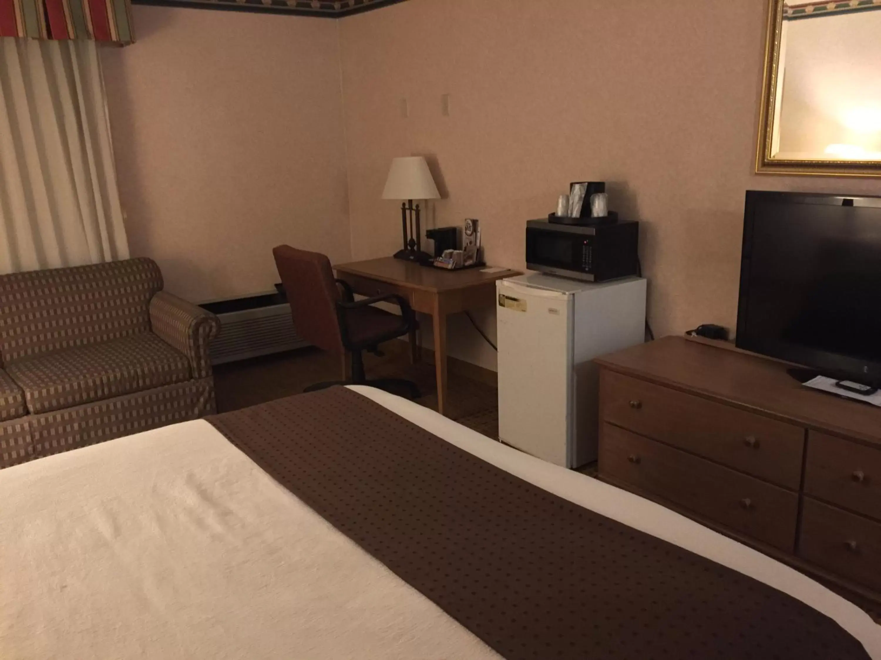 TV and multimedia, TV/Entertainment Center in Americas Best Value Inn & Suites-Boise