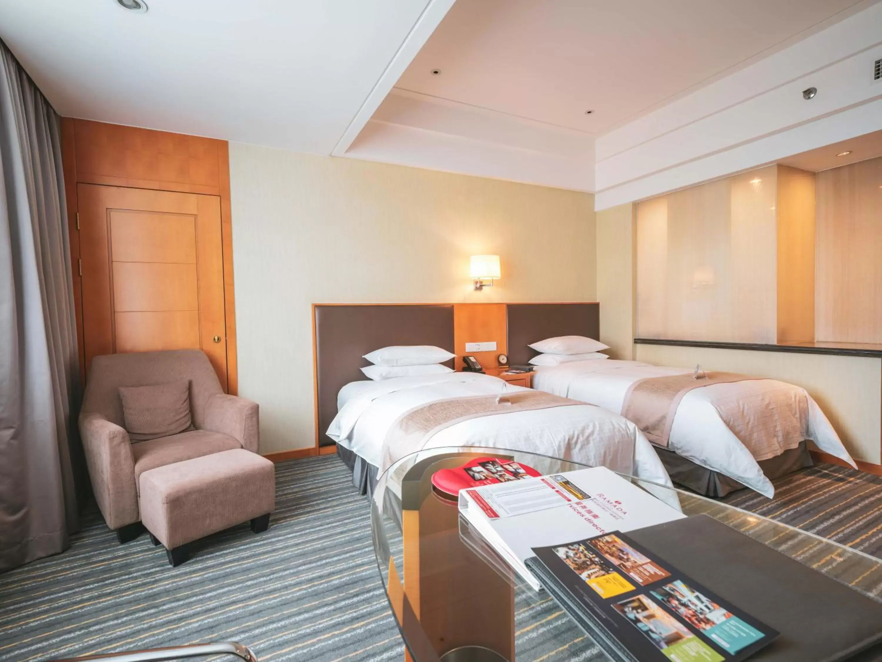 Bedroom, Bed in Ramada Plaza Shanghai Pudong Airport - A journey starts at the PVG Airport