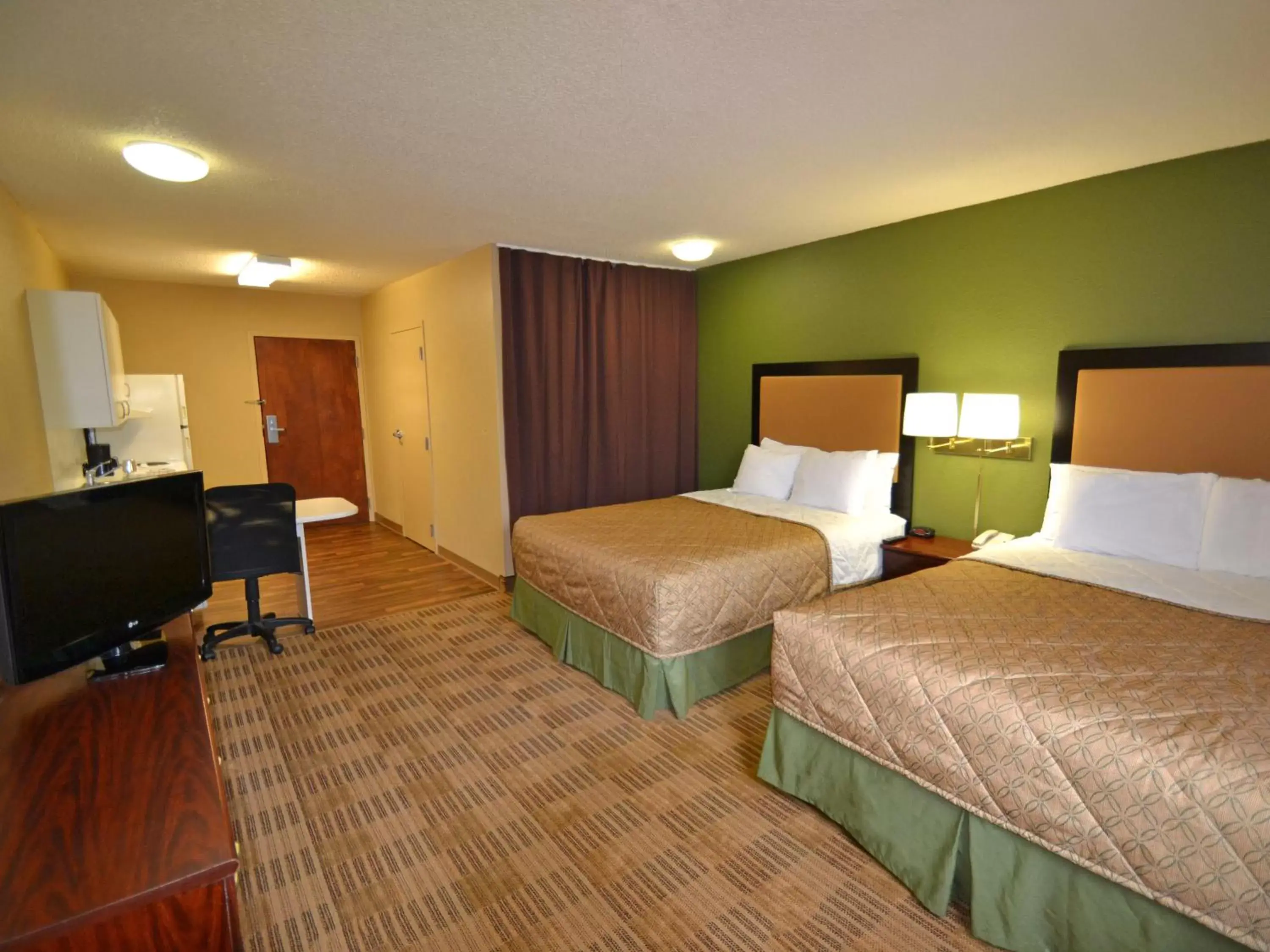 TV and multimedia, Bed in Extended Stay America Suites - Detroit - Farmington Hills