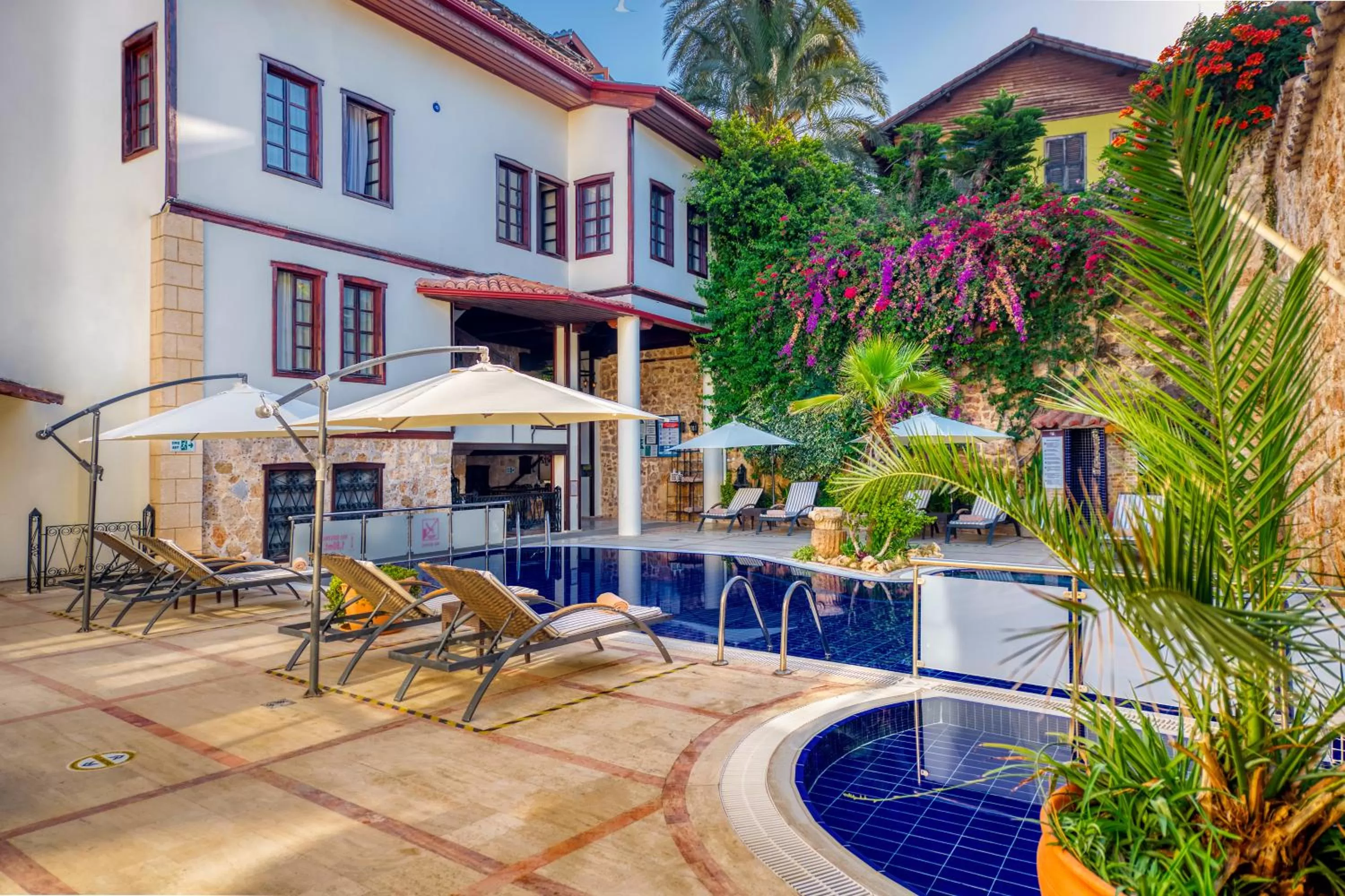 Swimming pool in Dogan Hotel