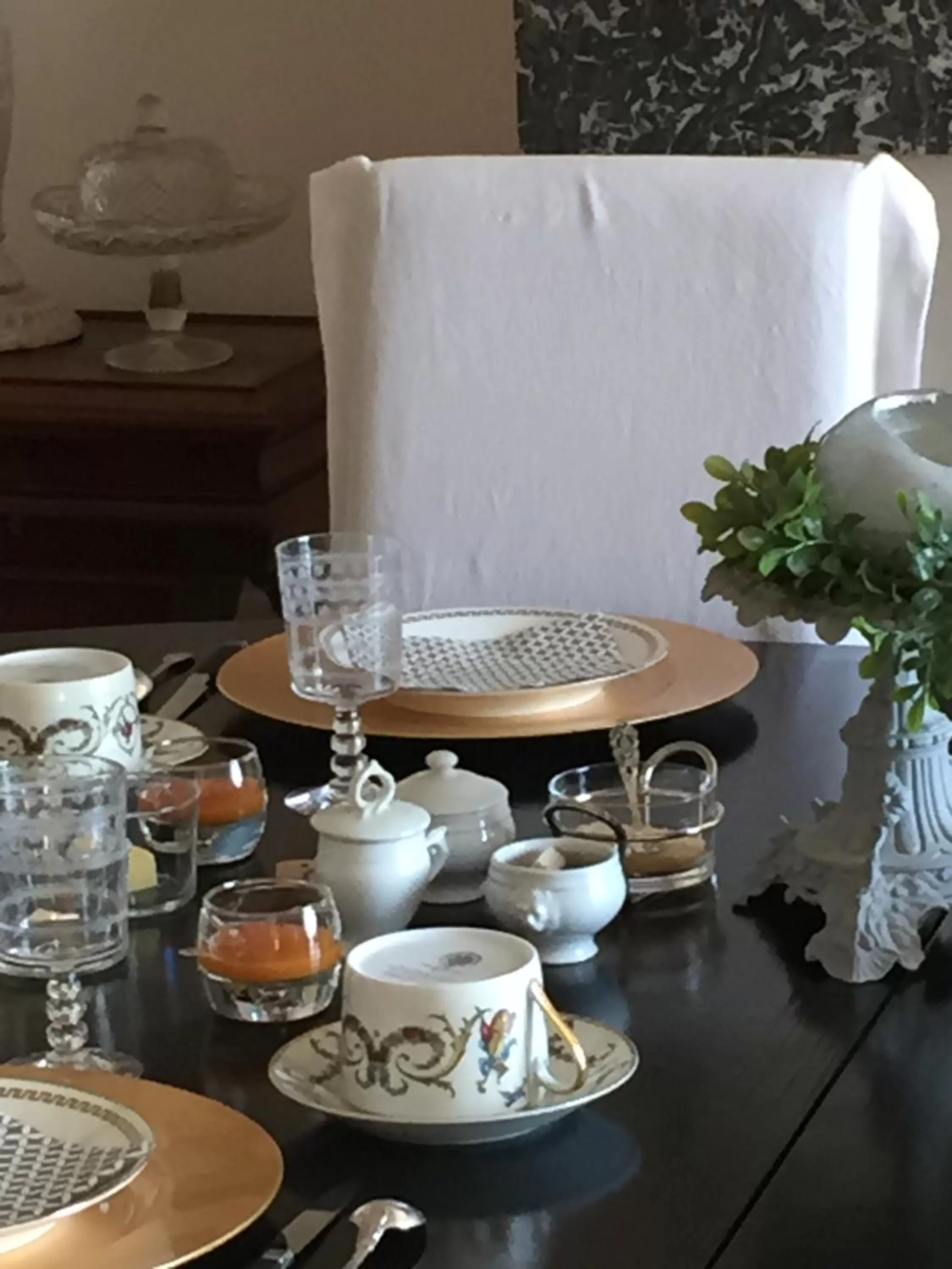 Breakfast in Au 16 Place Saint Louis