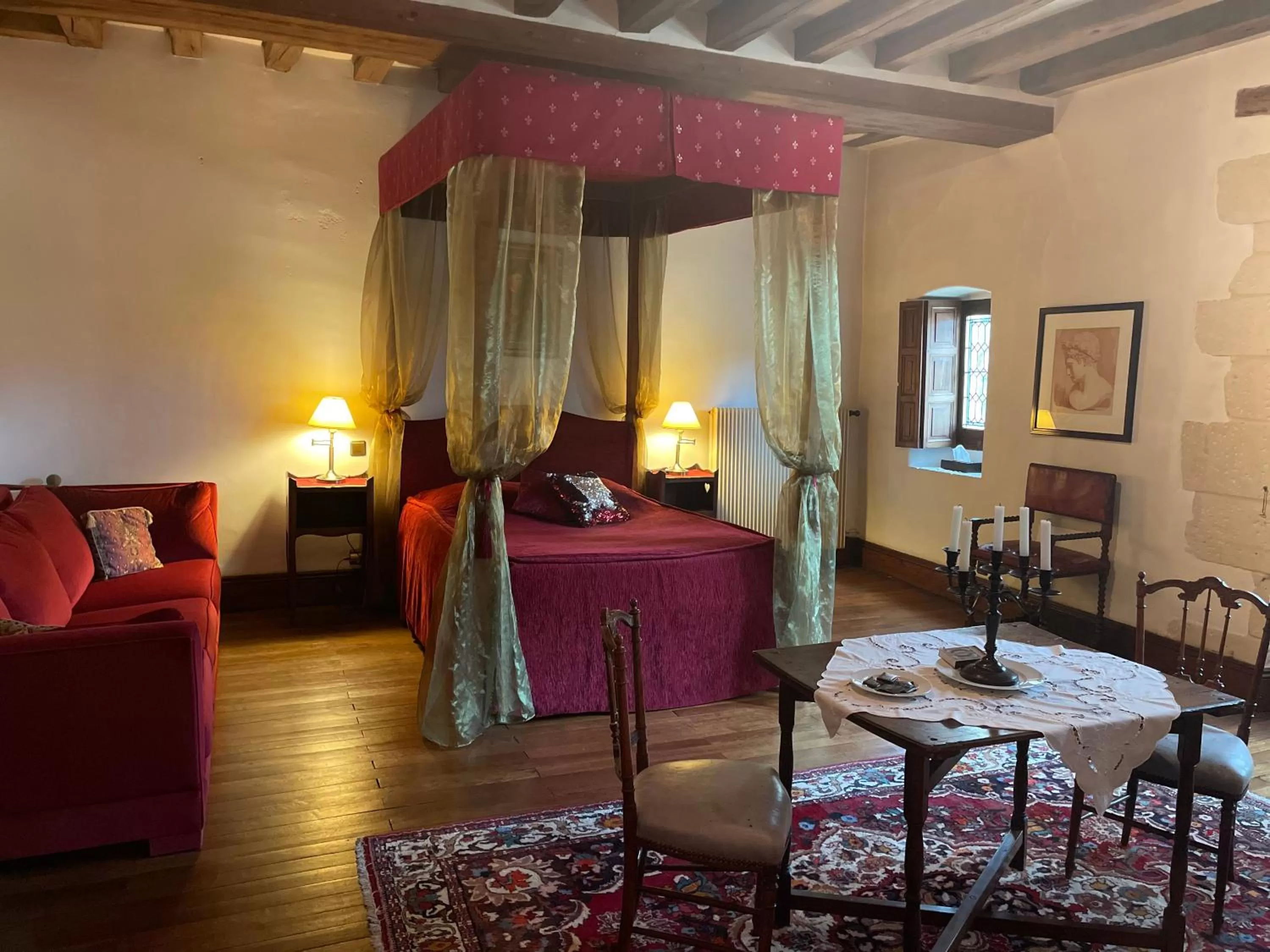 Bed, Seating Area in Manoir de la Rémonière