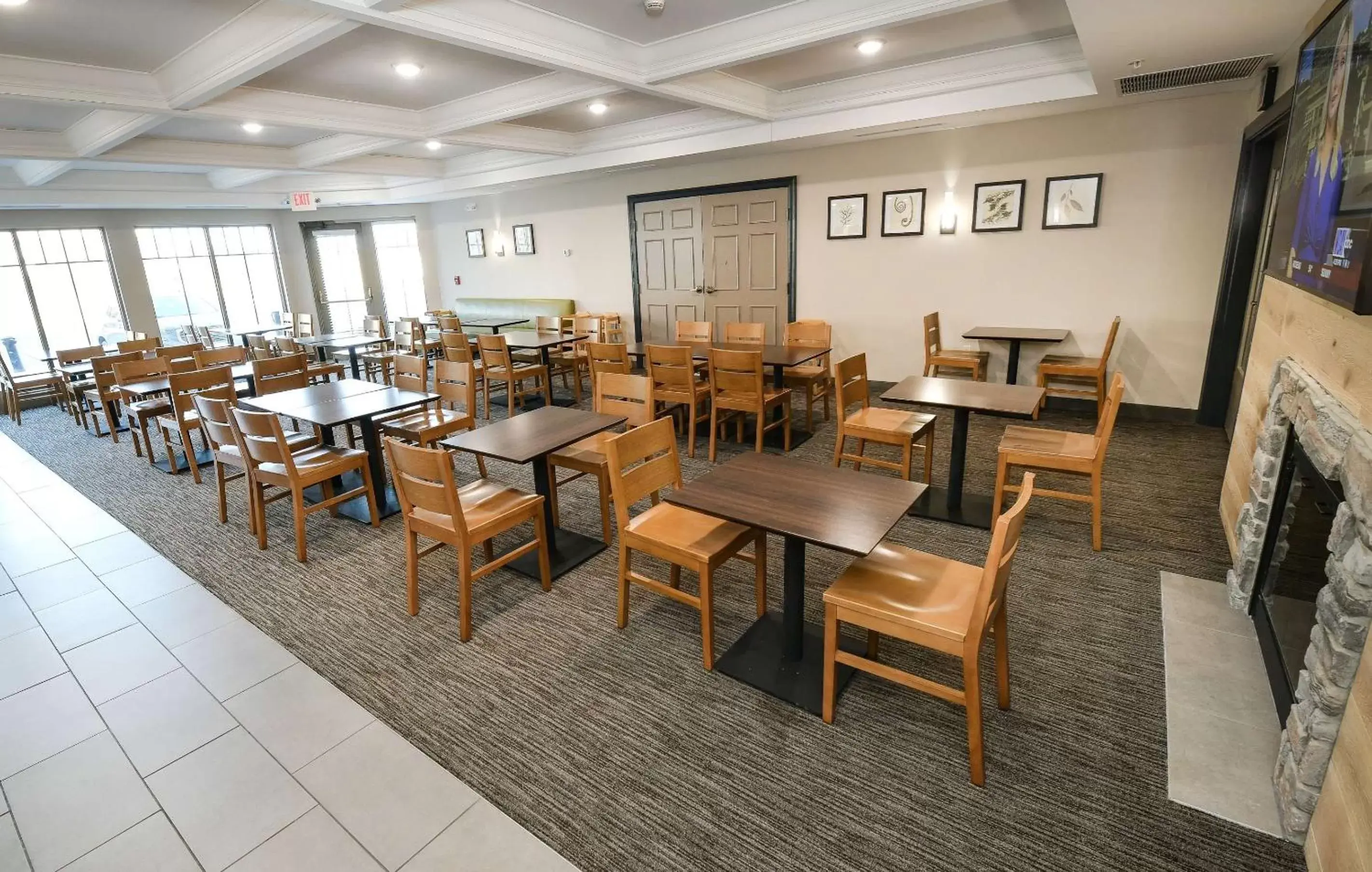 Restaurant/Places to Eat in Country Inn & Suites by Radisson, Grand Forks, ND
