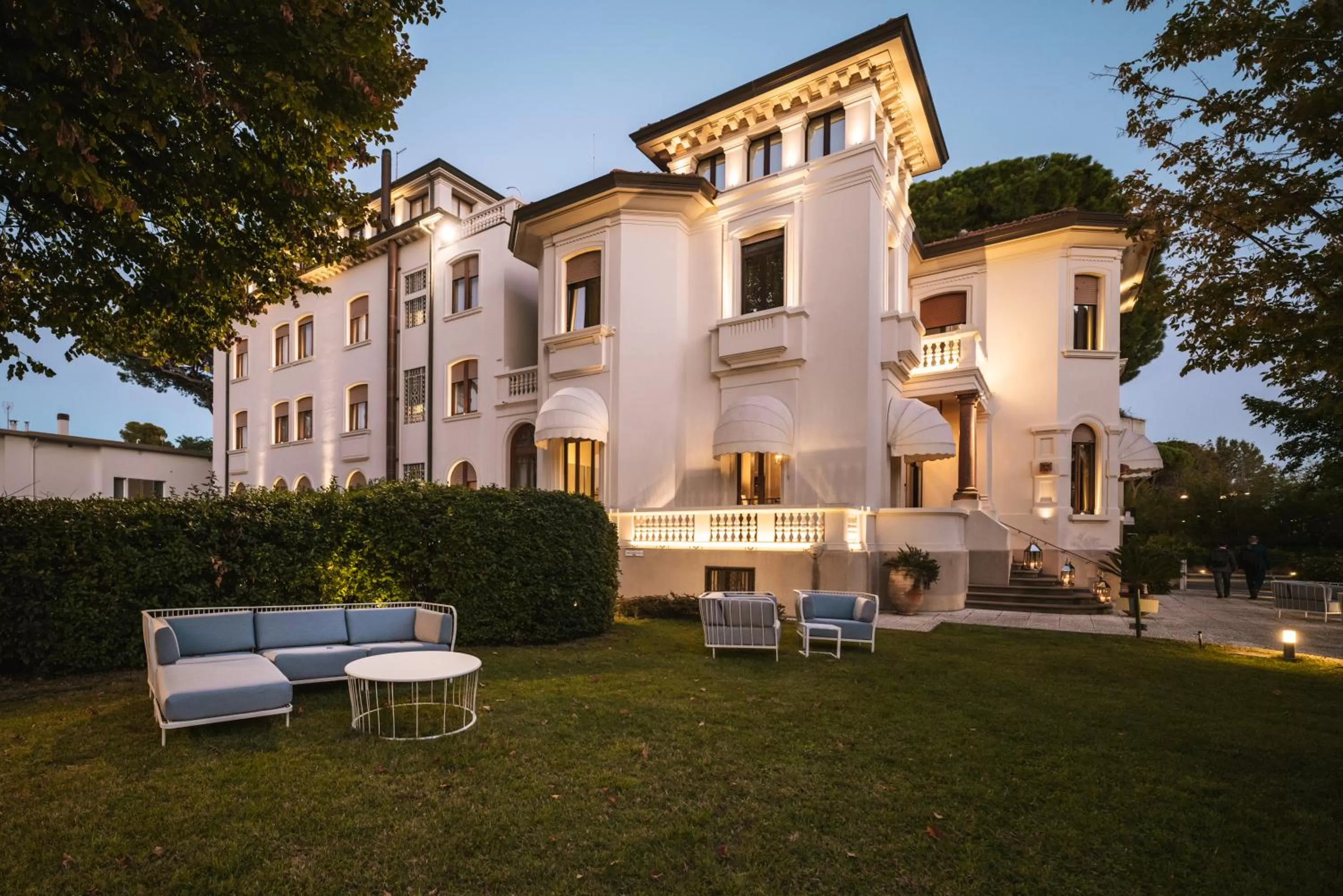 Property building in Hotel De La Ville