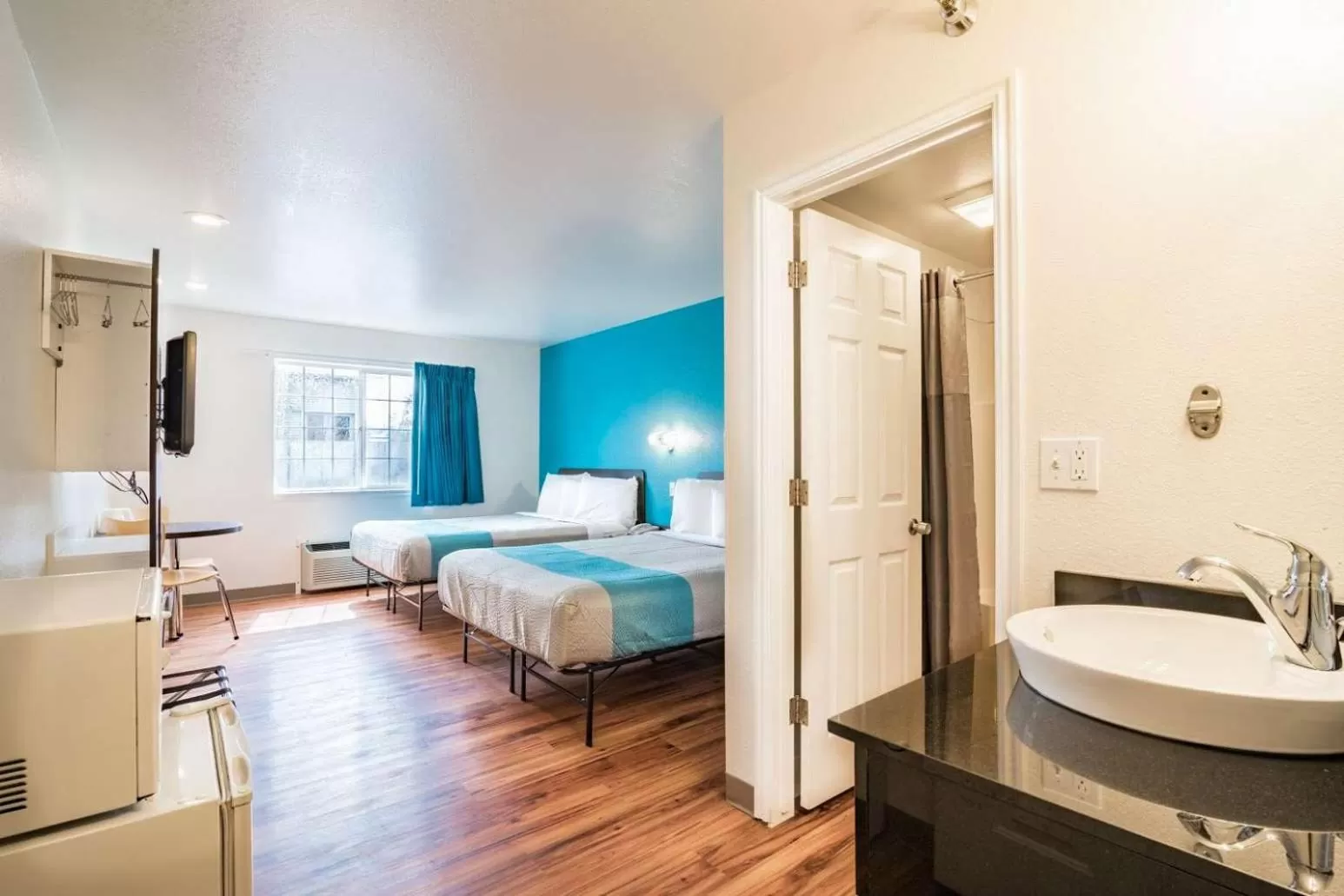 TV and multimedia, Bed in Motel 6-Rigby, ID