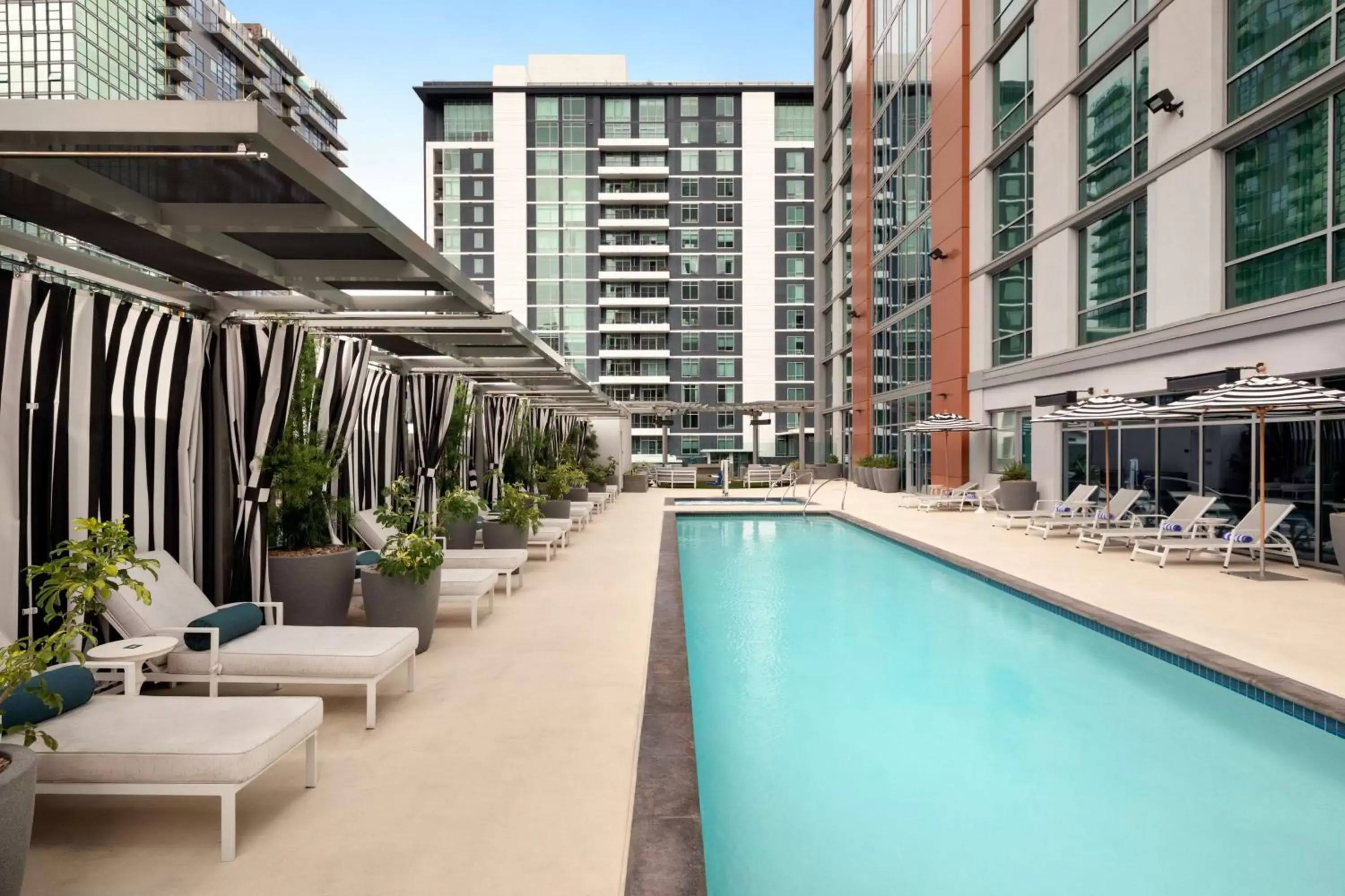 Pool view, Swimming Pool in Carte Hotel San Diego Downtown, Curio Collection By Hilton