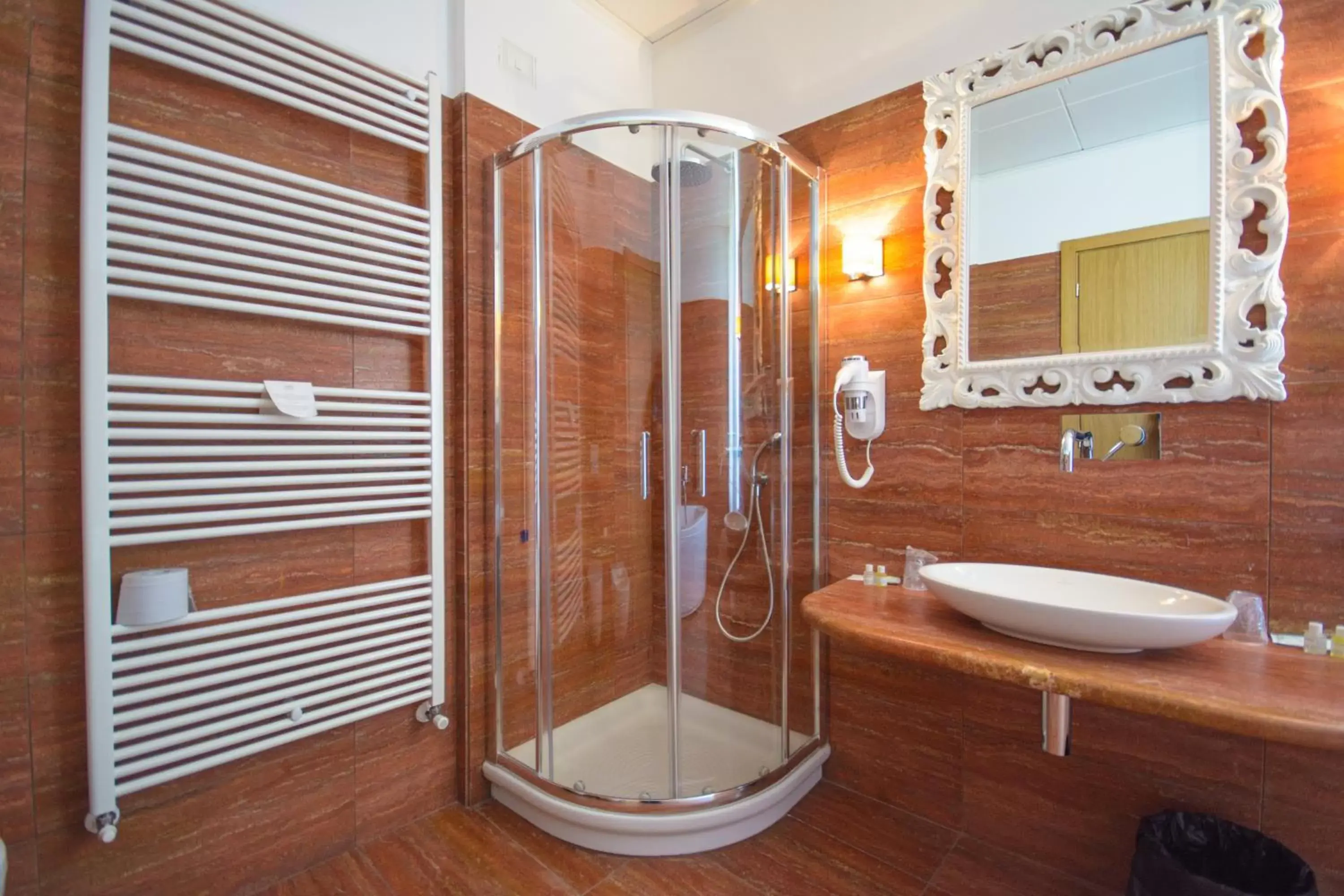 Shower, Bathroom in Domus Stella Maris - Casa per Ferie