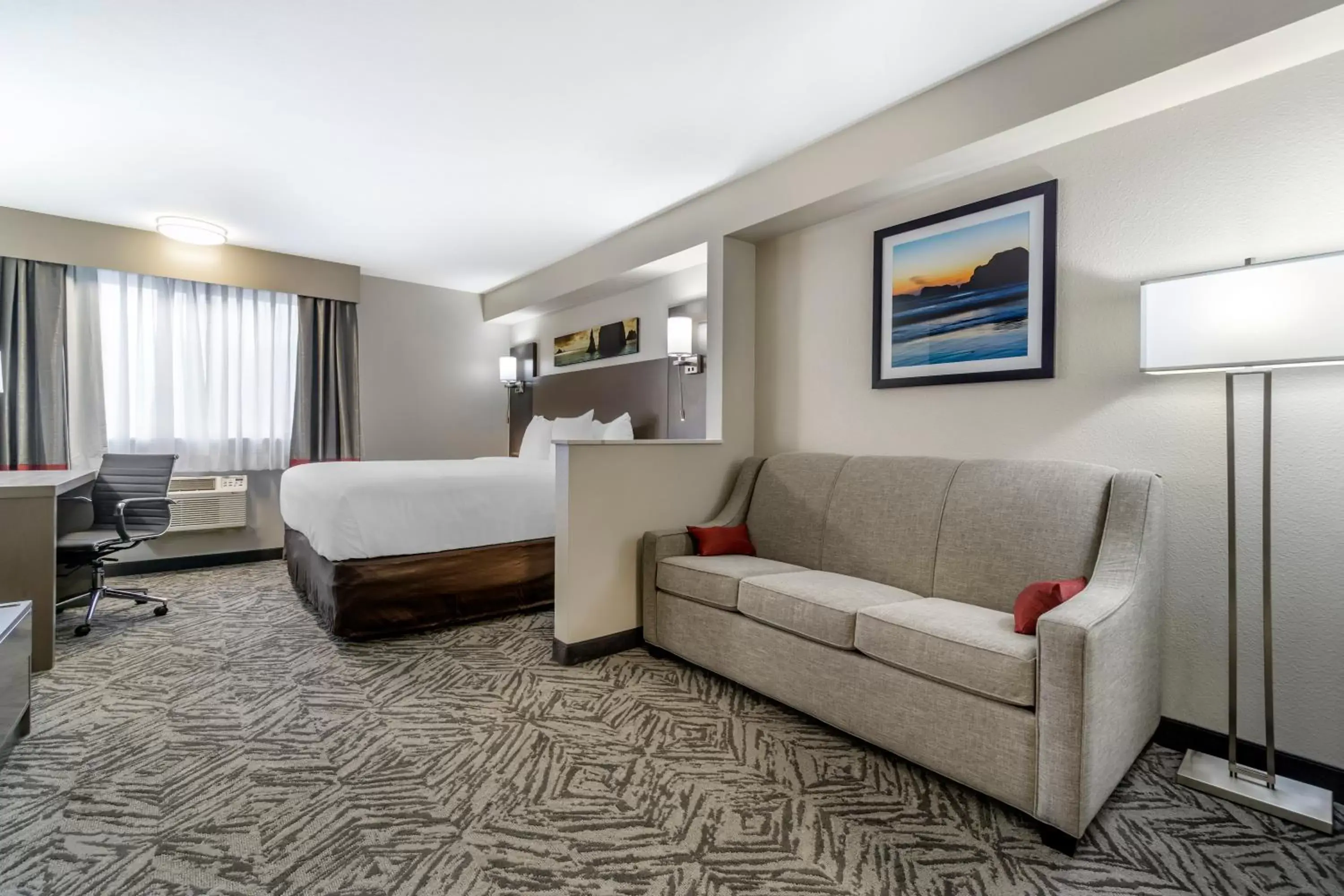 Seating area in Comfort Inn & Suites Pacific – Auburn