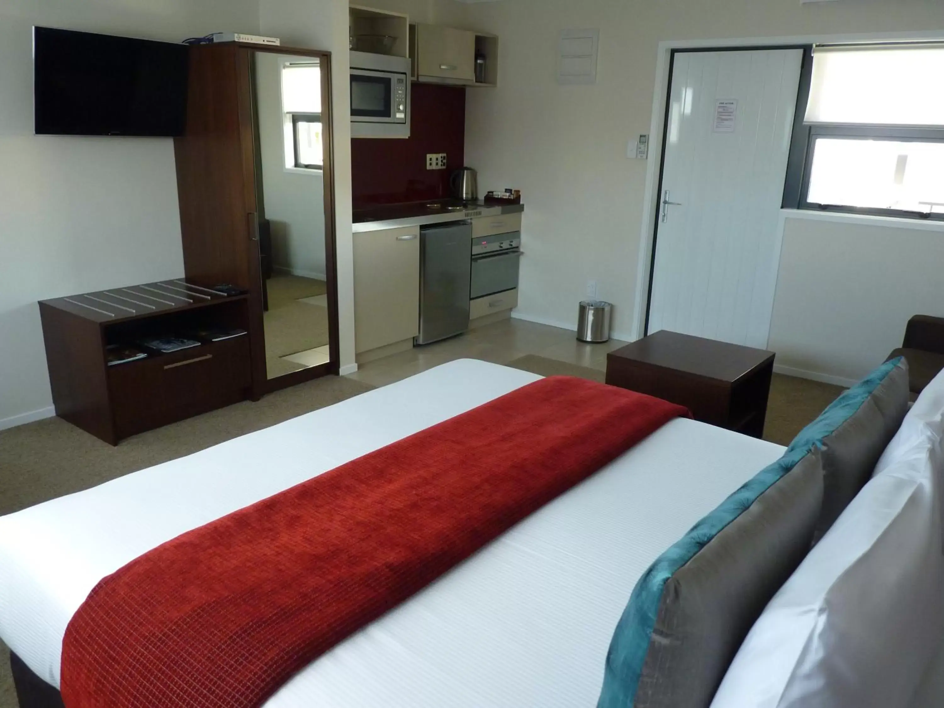 Kitchen or kitchenette, Bed in Astra Motor Lodge