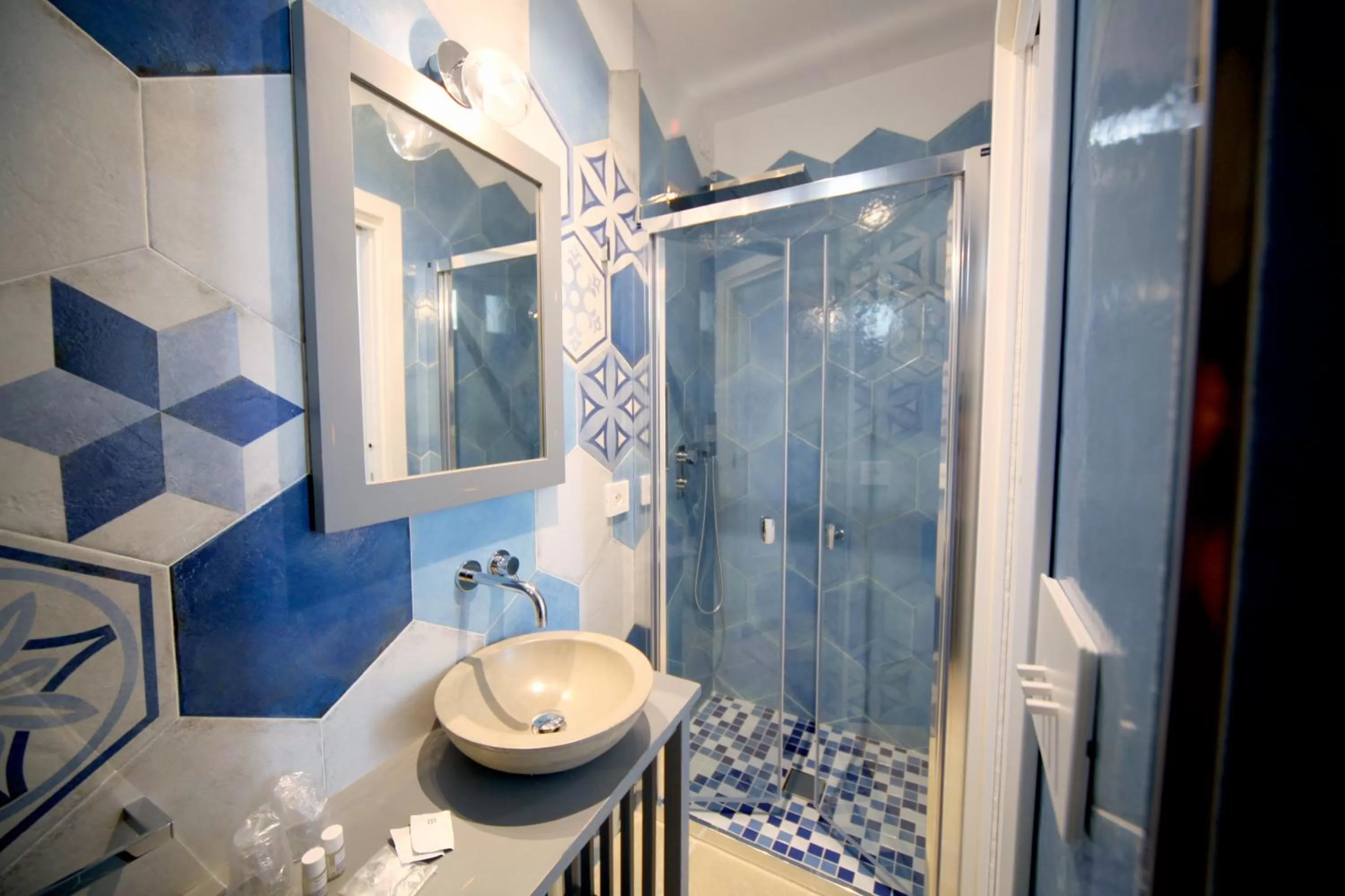 Shower in Mare Versus Luxury Suites