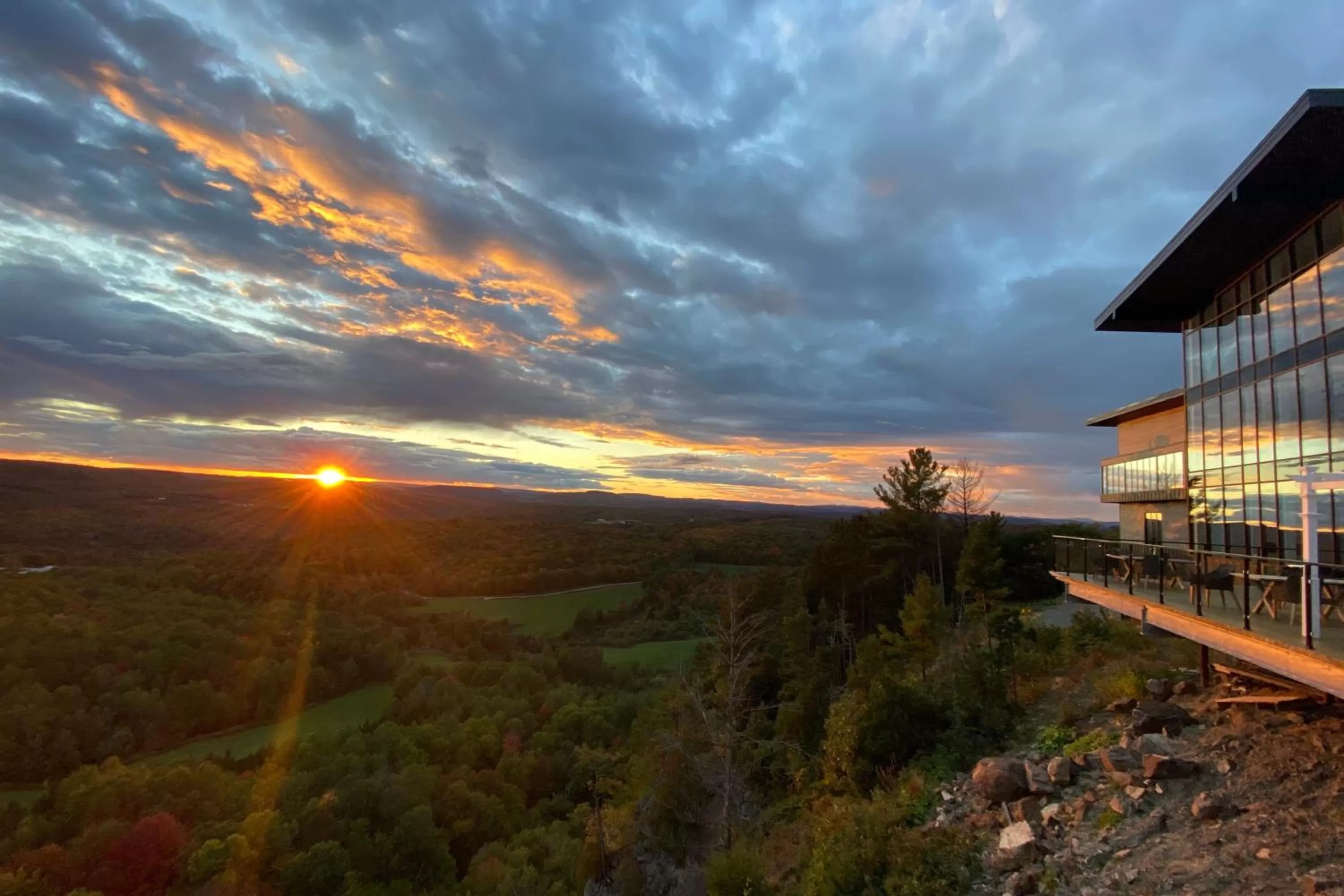 Sunset in Auberge de la Montagne Coupée