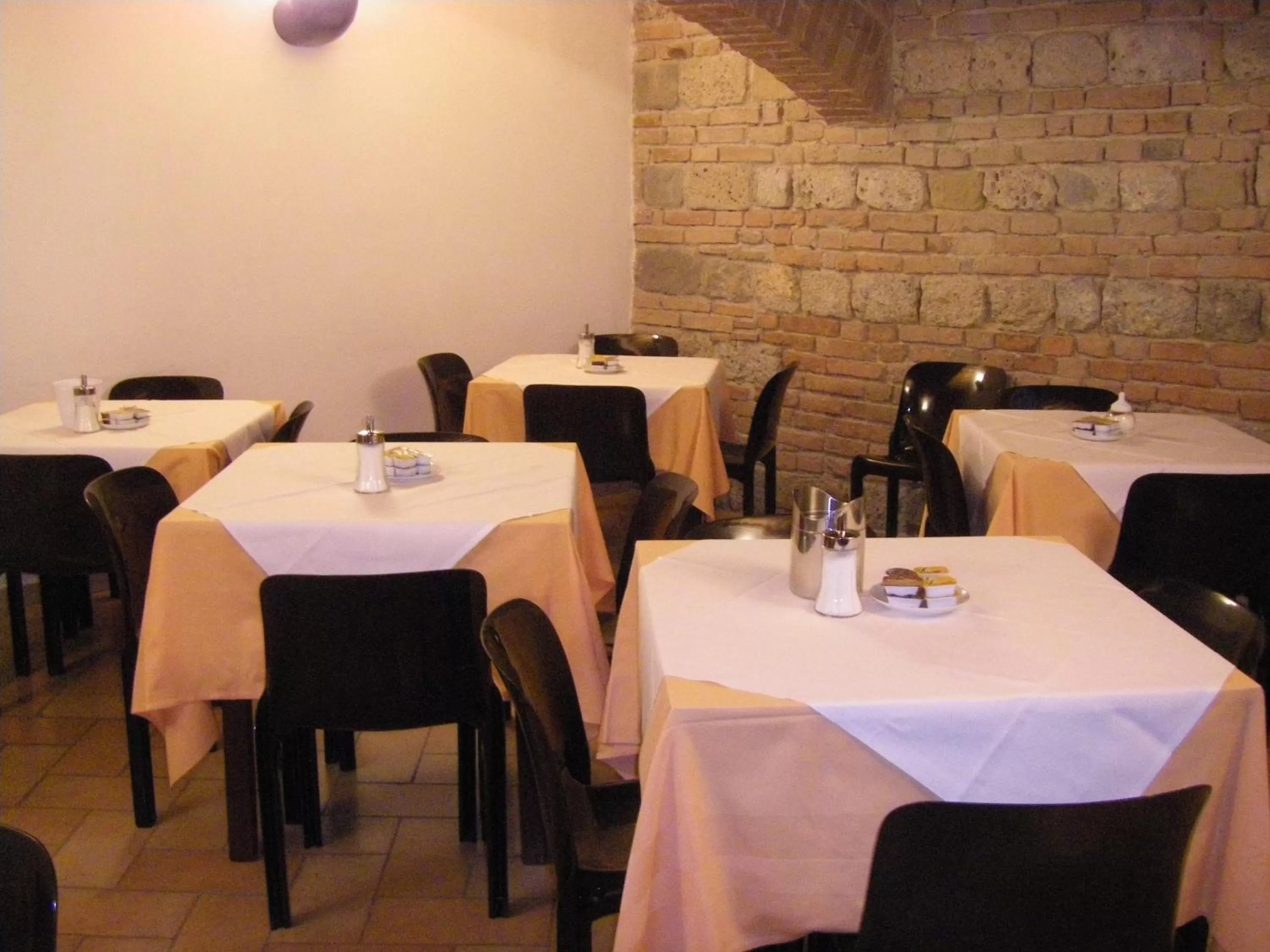 Restaurant/places to eat in Albergo Cannon d'Oro