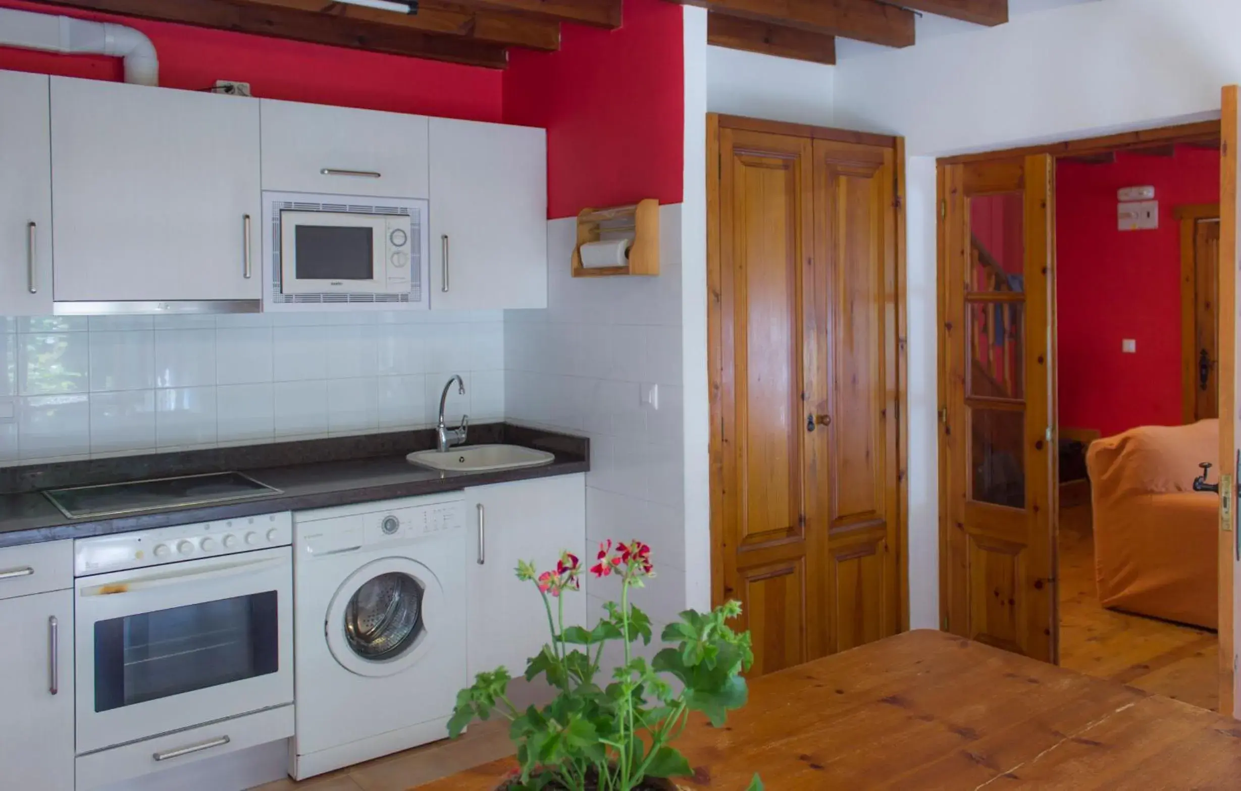 Kitchen or kitchenette, Kitchen/Kitchenette in Viviendas Rurales El Covaju