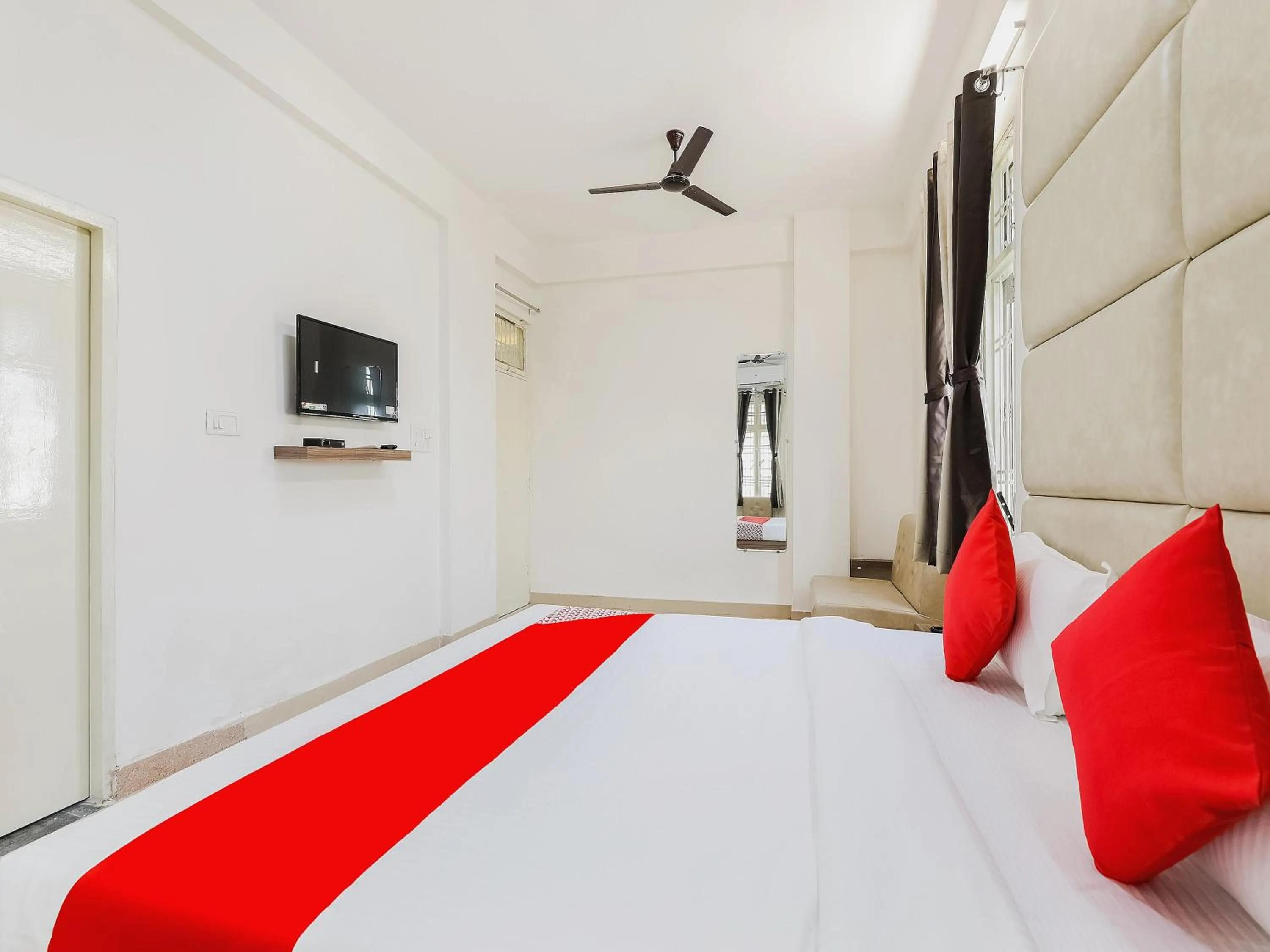 Bedroom, Bed in Tunez