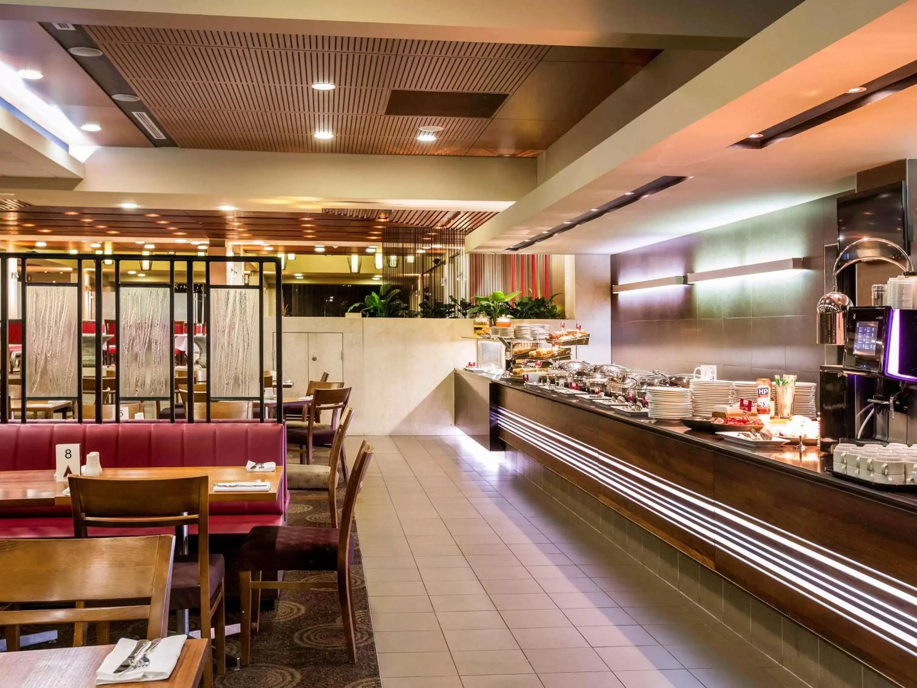 Restaurant/Places to Eat in Mercure Sydney Liverpool