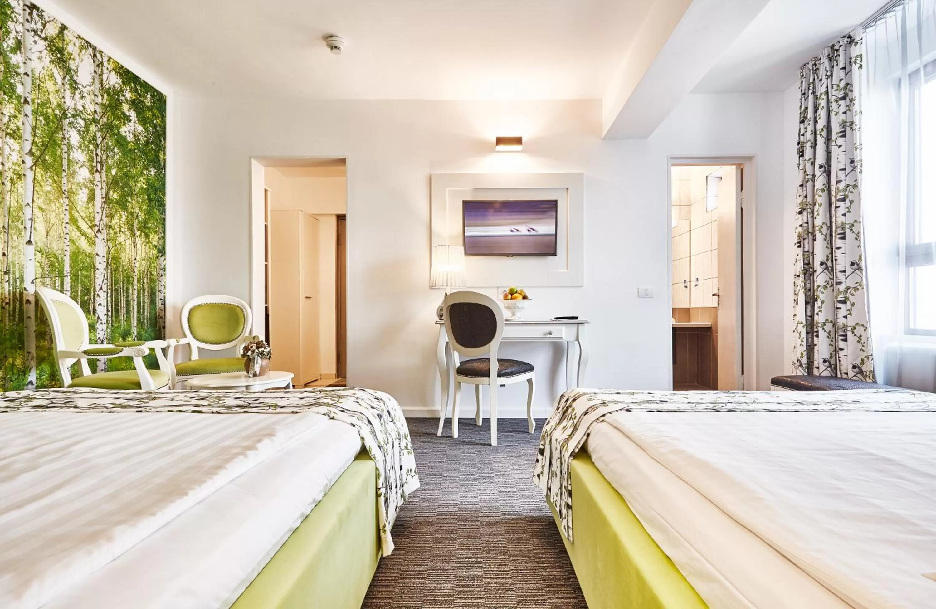 Photo of the whole room, Bed in Continental Forum Tirgu Mures