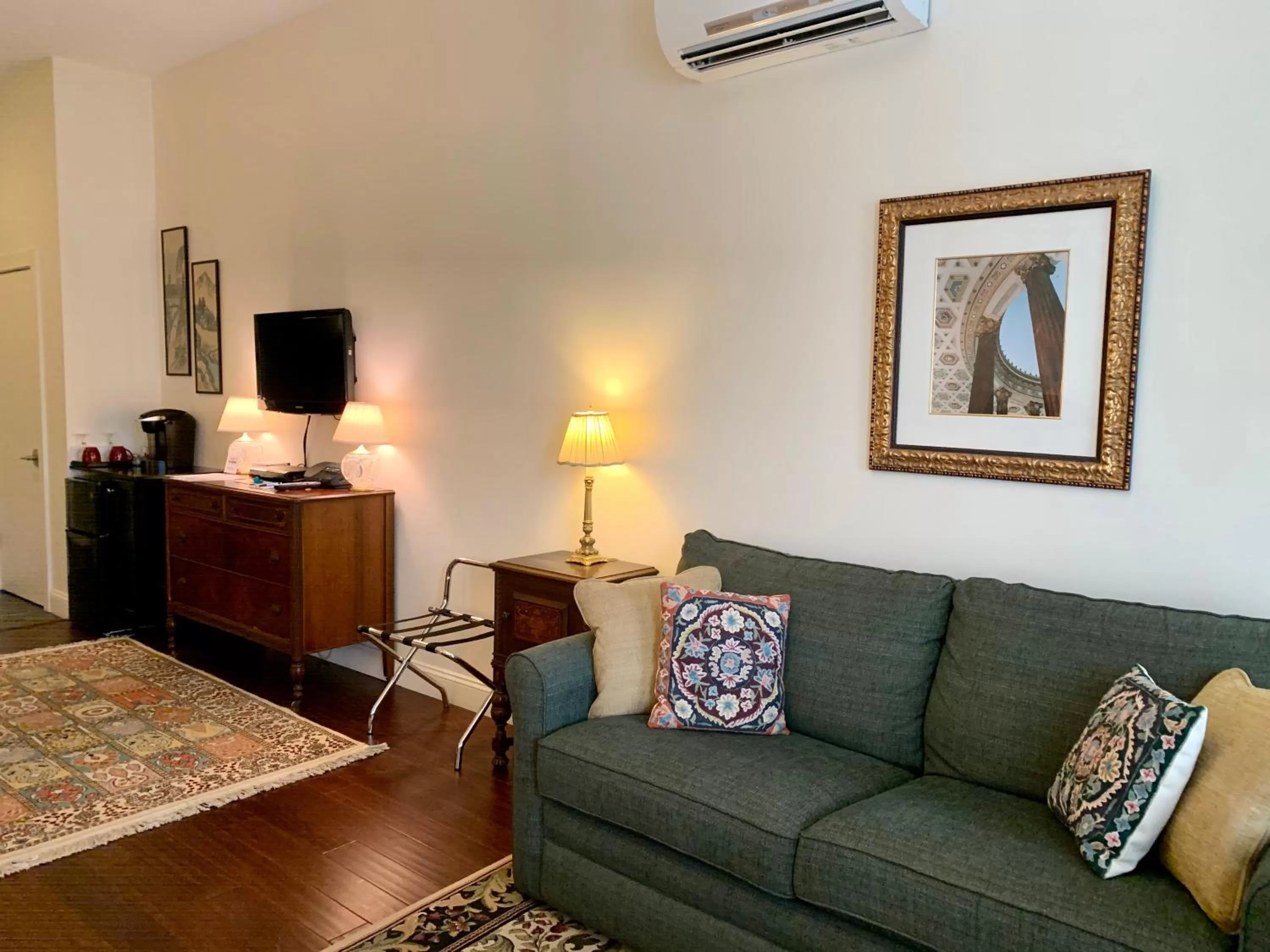 TV and multimedia, Seating Area in The Barrington