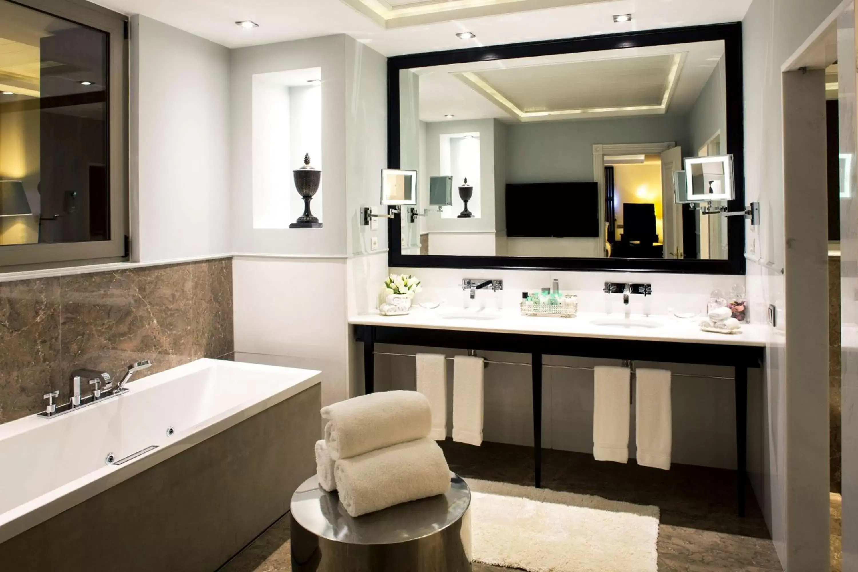 Bathroom in Tivoli Avenida Liberdade Lisboa – A Leading Hotel of the World