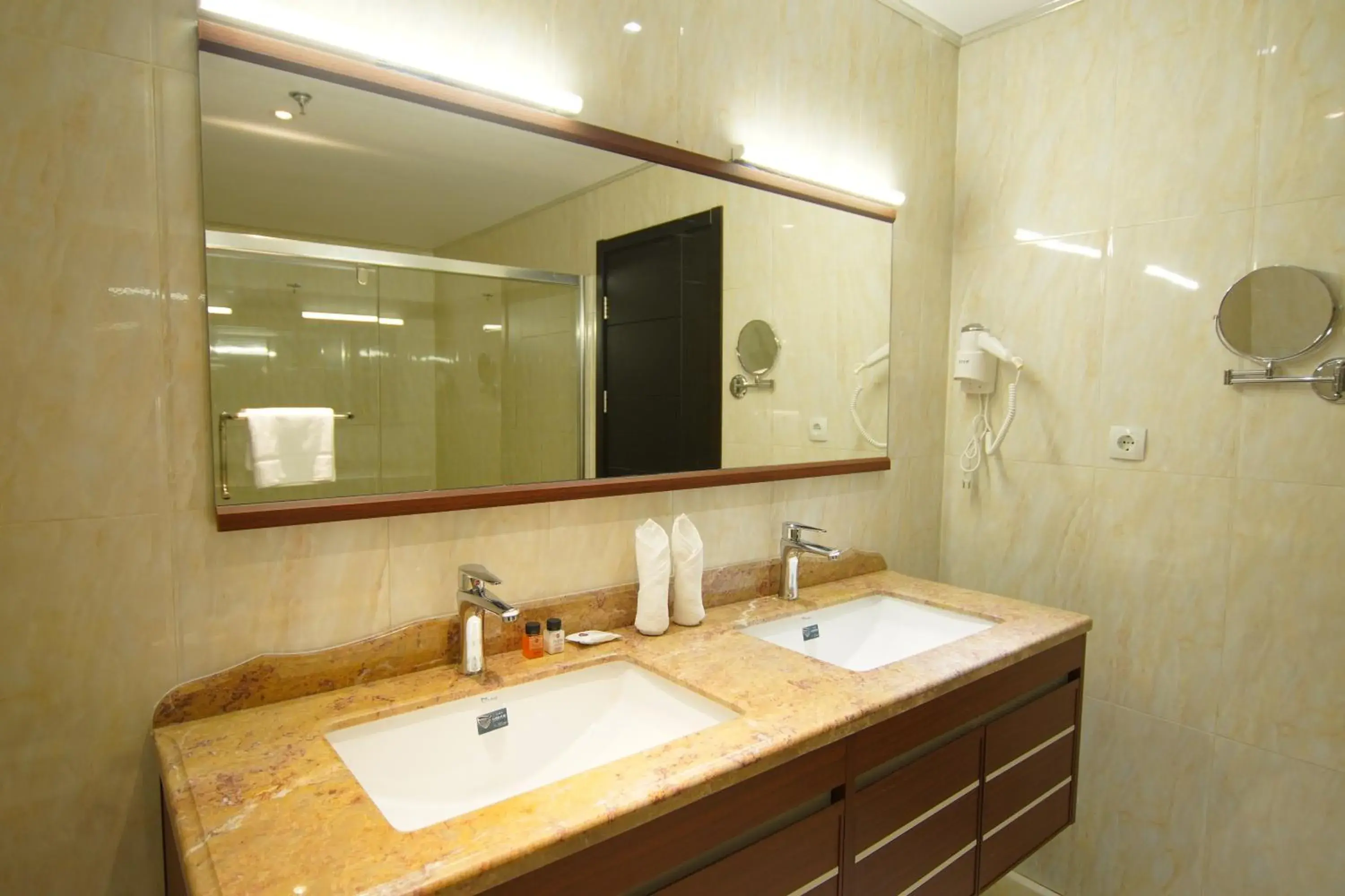 Bathroom in Best Western Premier Dynasty