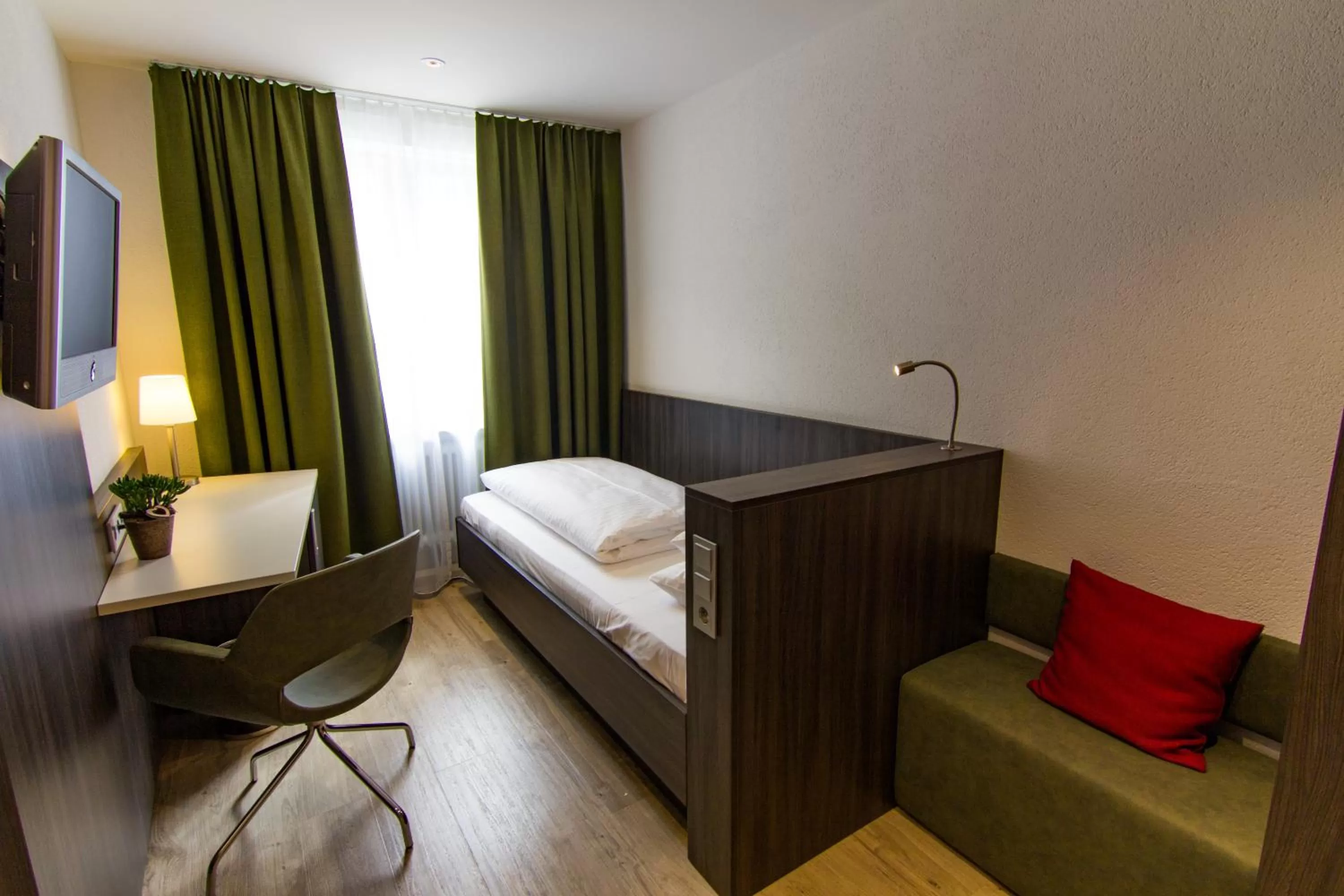 Photo of the whole room, Bed in Insel-Hotel-Lindau