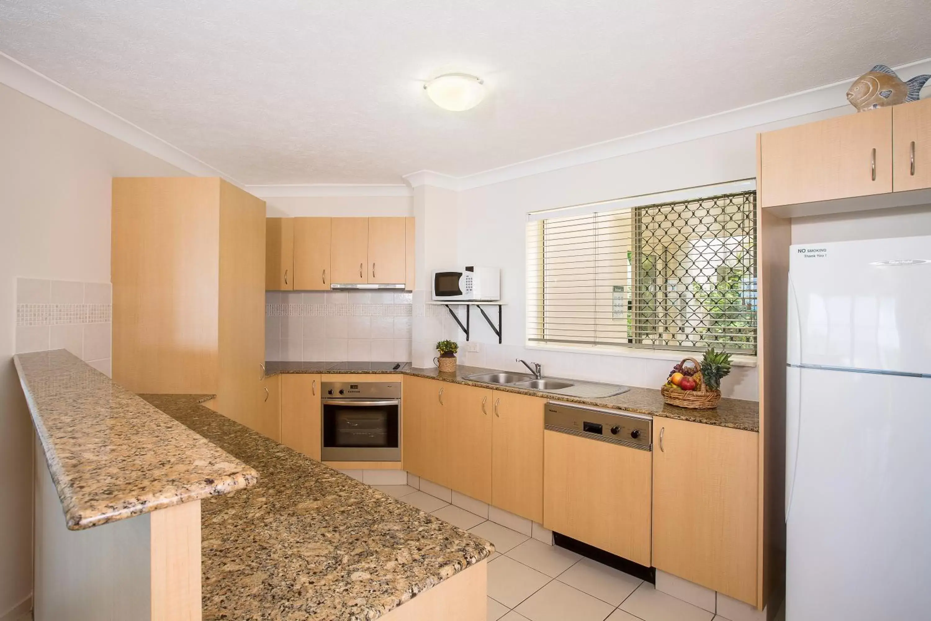 Kitchen or kitchenette, Kitchen/Kitchenette in Golden Riviera Absolute Beachfront Resort