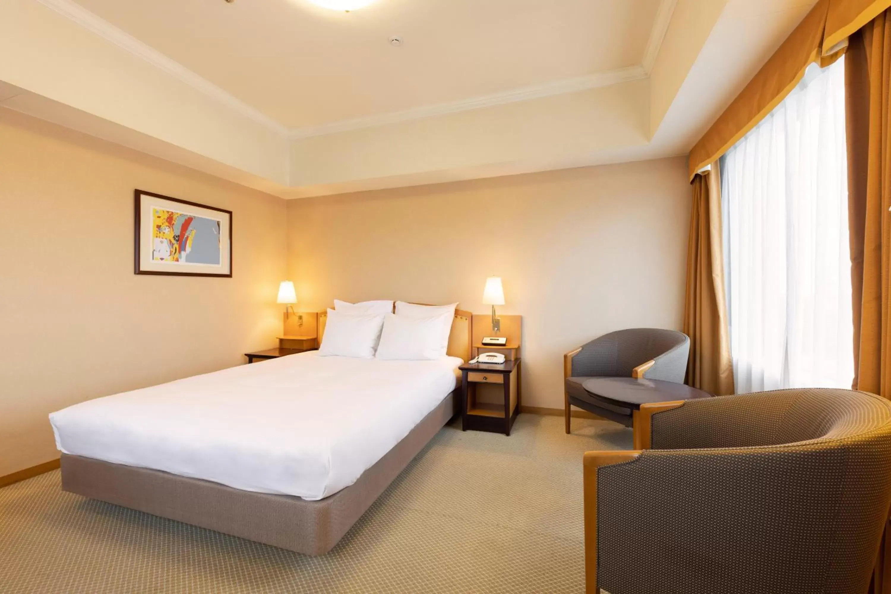 Photo of the whole room, Bed in ANA Crowne Plaza Toyama, an IHG Hotel