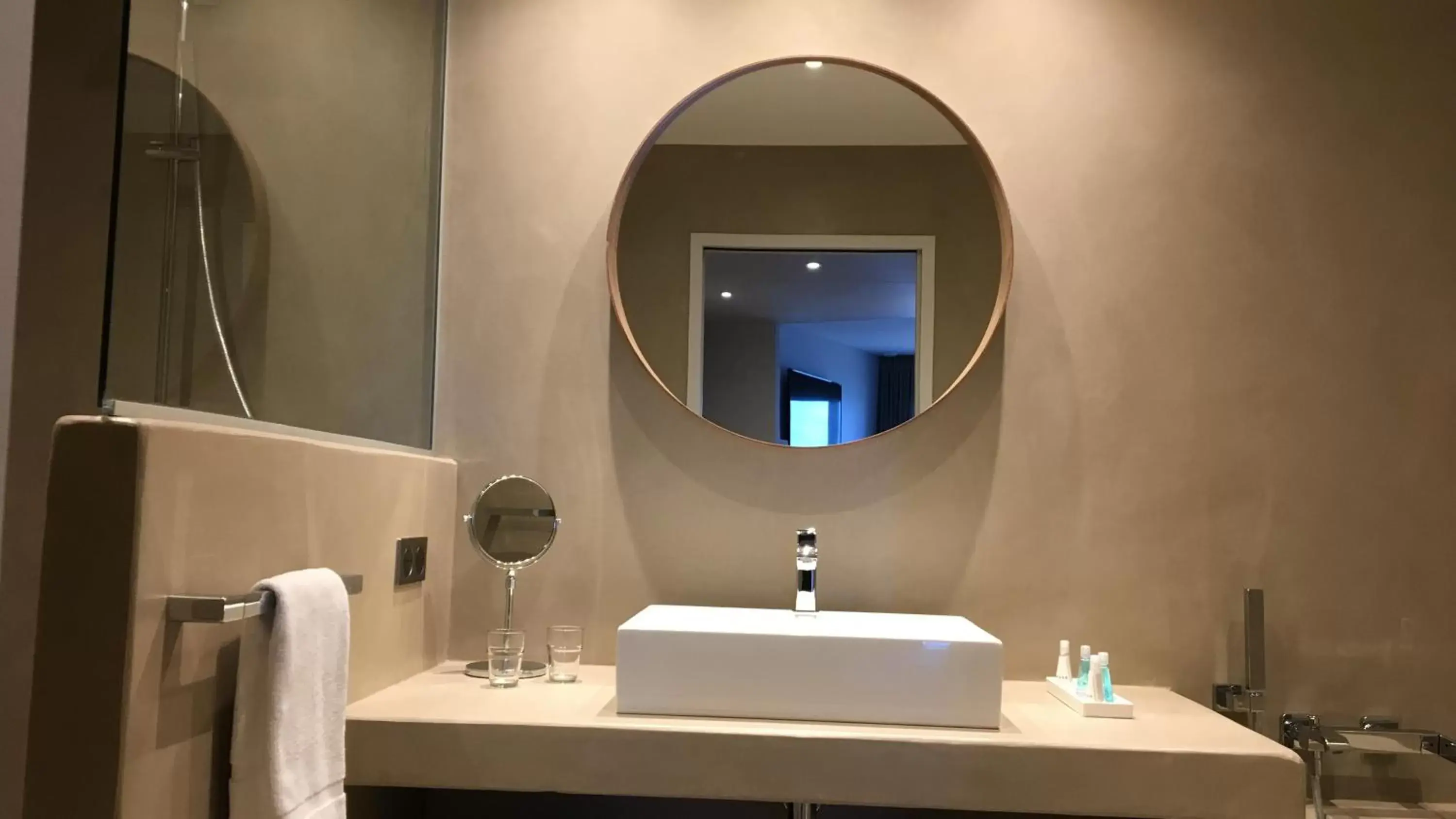 Bathroom in Hôtel de la Plage - Saint Jean de Luz